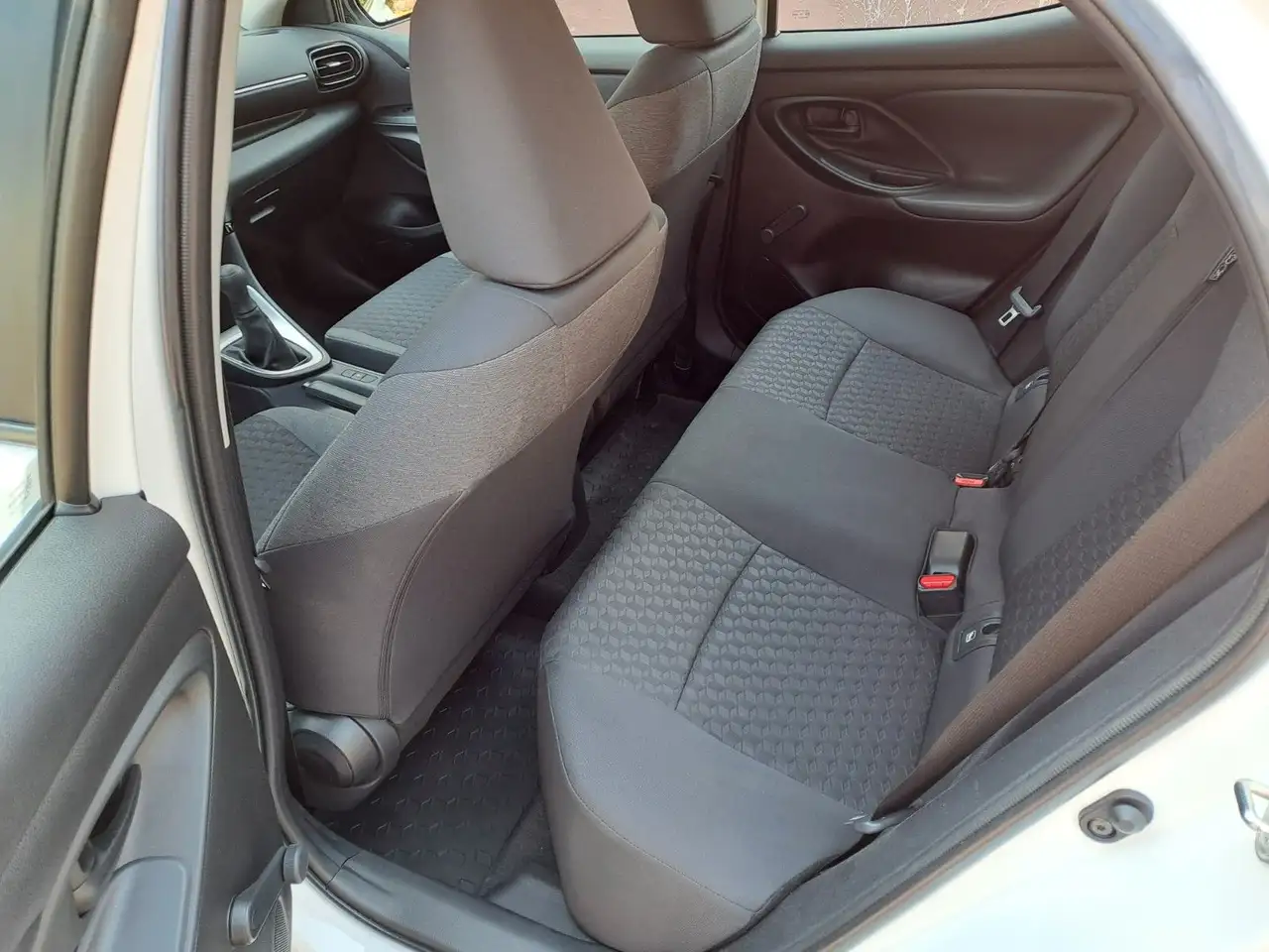 Toyota Yaris Comfort*1HD*ACC*CARPLAY*DAB*KAM*SPURHALTES — Vehicle gallery 10
