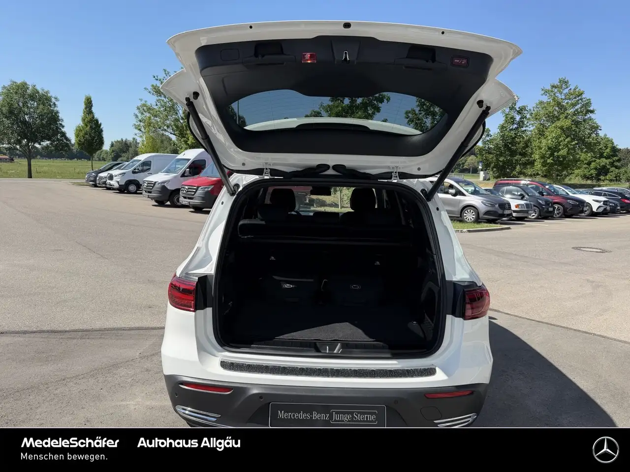 Mercedes-Benz EQB 300 EQB 300 4M Progressive Vorr.-Distronic Kamera LED — Galería del vehículo 5