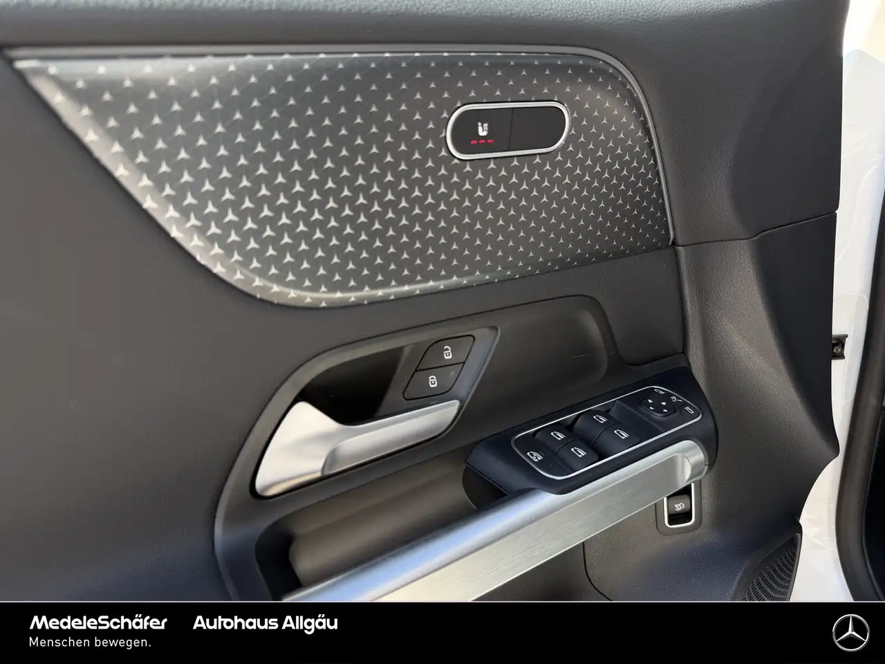 Mercedes-Benz EQB 300 EQB 300 4M Progressive Vorr.-Distronic Kamera LED — Galería del vehículo 11