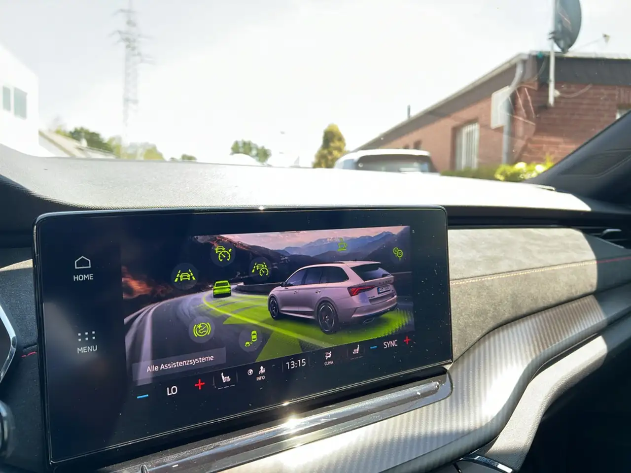 Skoda Octavia Combi 2.0 TSI RS HUD LED NAVI PANO — معرض صور السيارة 25
