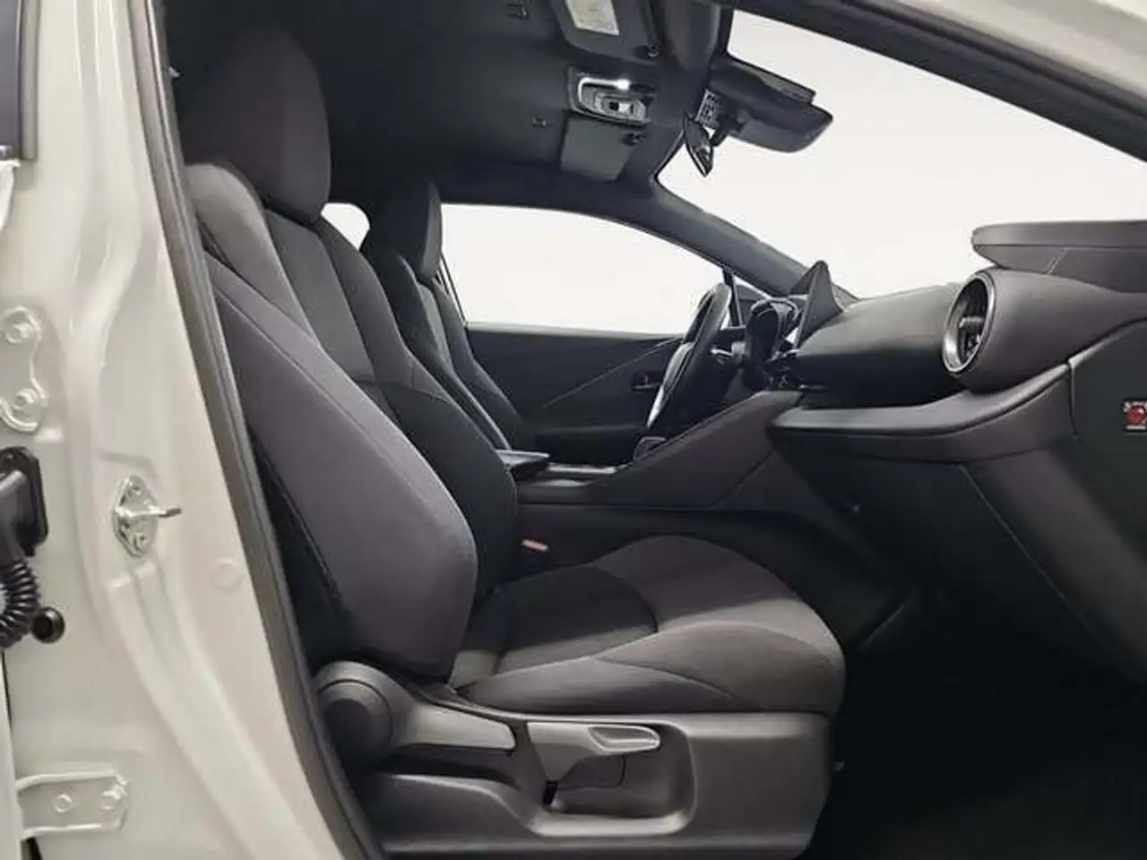 Toyota C-HR 140H Advance — معرض صور السيارة 7