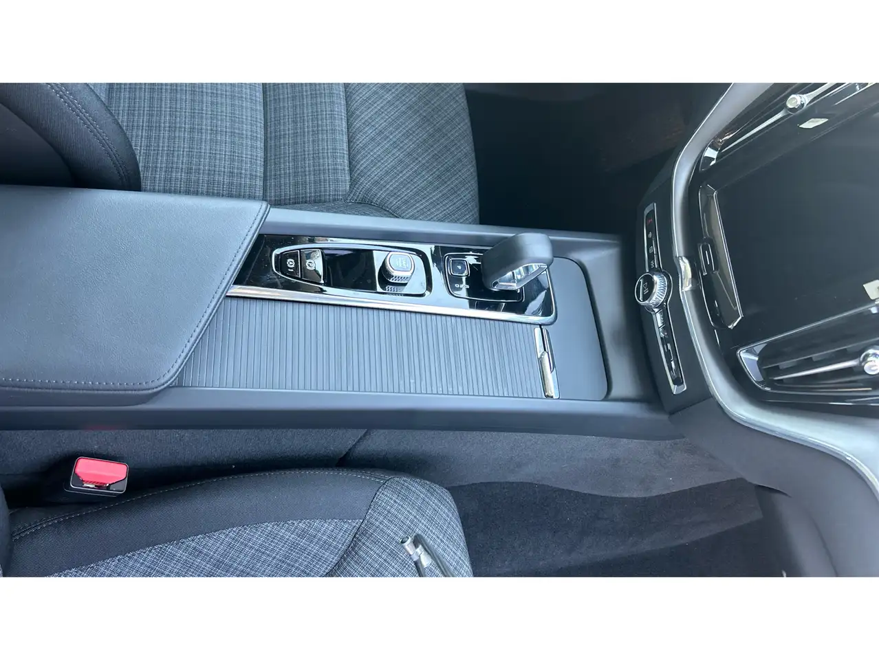 Volvo XC60 T6 Recharge Core — Galerie du véhicule 25