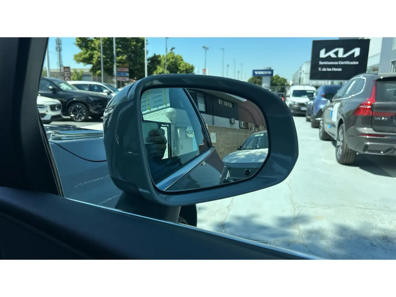Volvo XC60 T6 Recharge Core — Galerie du véhicule 19