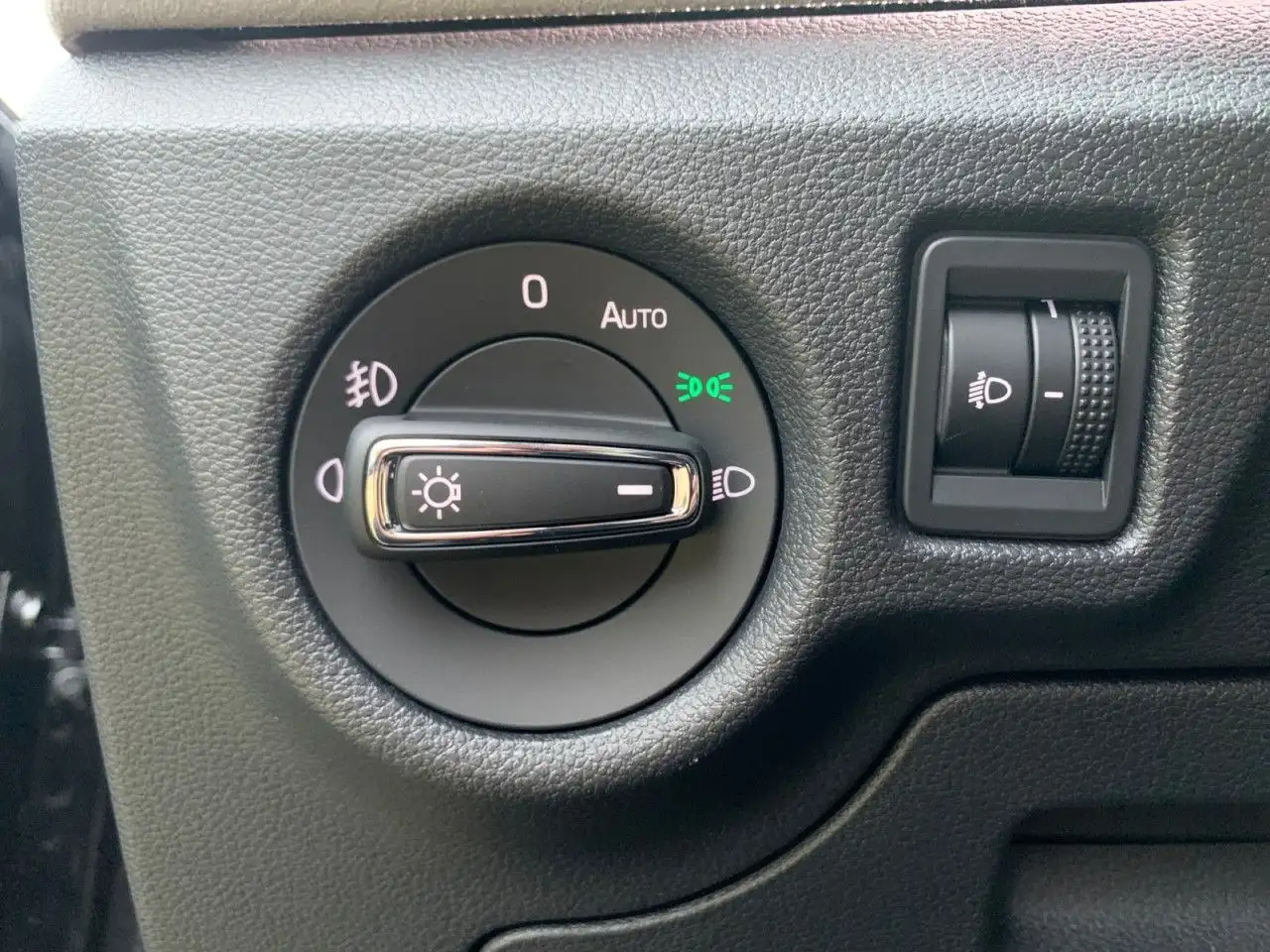 Skoda Kamiq 1.0 Selection+DSG+LED+GRA+RÜCKFAHRK+SITZH+ — Galería del vehículo 14