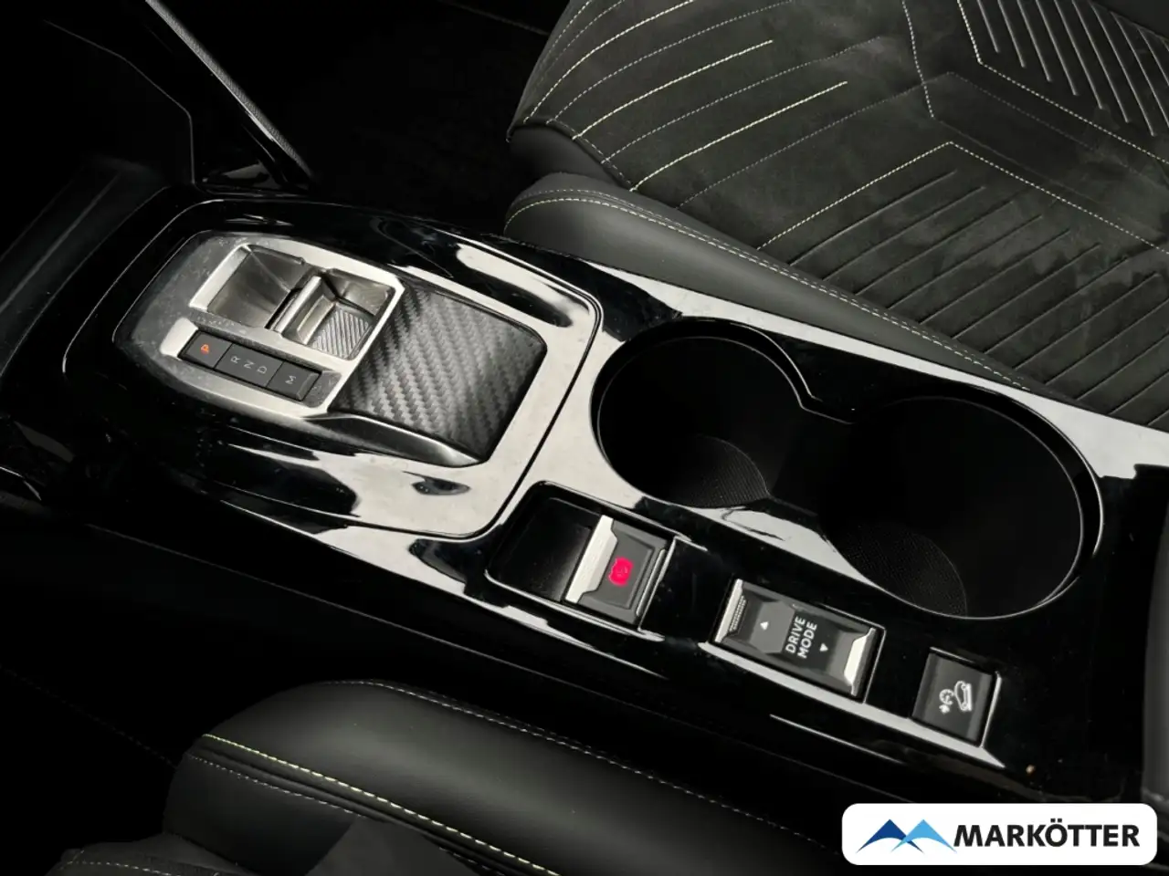Peugeot 2008 GT PureTech 130 SHZ/TEMP/CAM/MSGE — Vehicle gallery 18