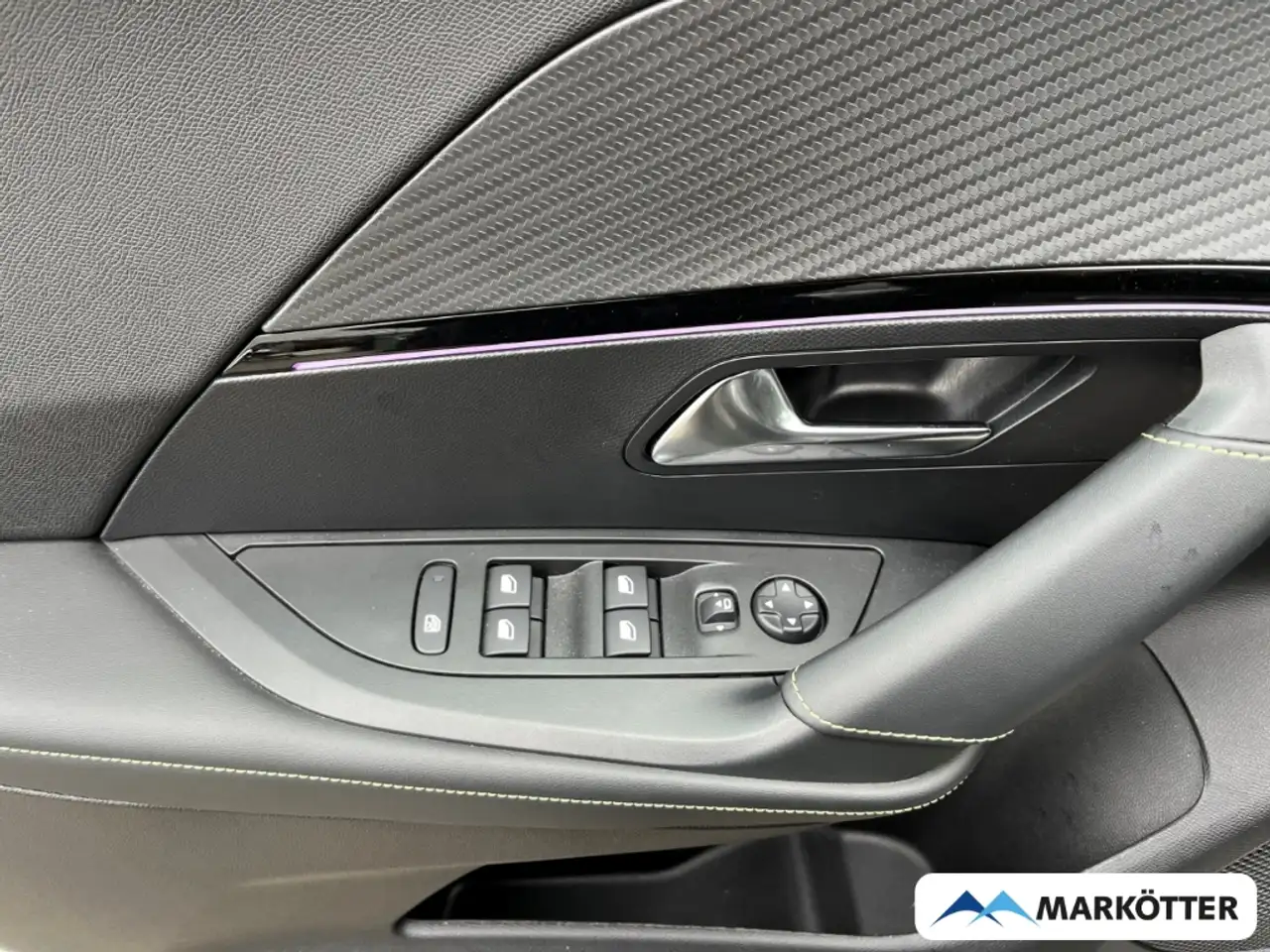 Peugeot 2008 GT PureTech 130 SHZ/TEMP/CAM/MSGE — Vehicle gallery 11