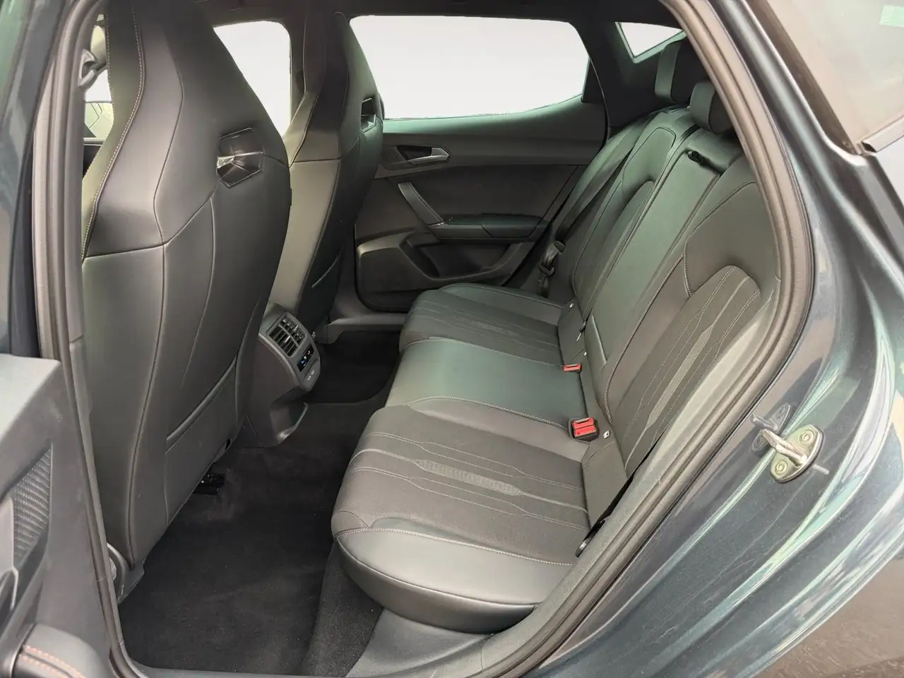 CUPRA Leon 2.0 TSI VZ NAVI | RFK | Full Link | ACC — معرض صور السيارة 5