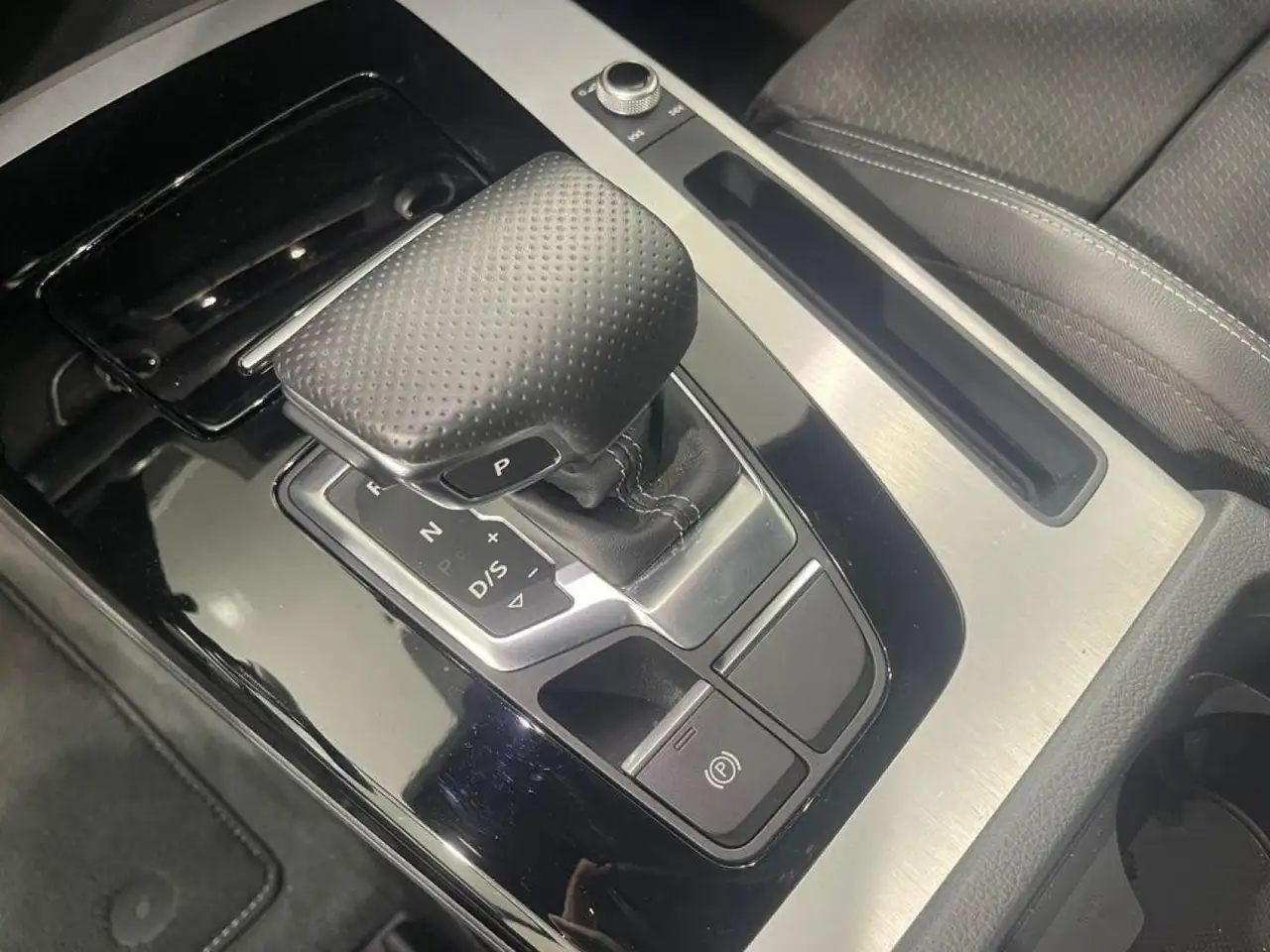 Audi Q5 Sportback 40 TDI quattro-ultra S line S tronic 150 — Galerie du véhicule 15