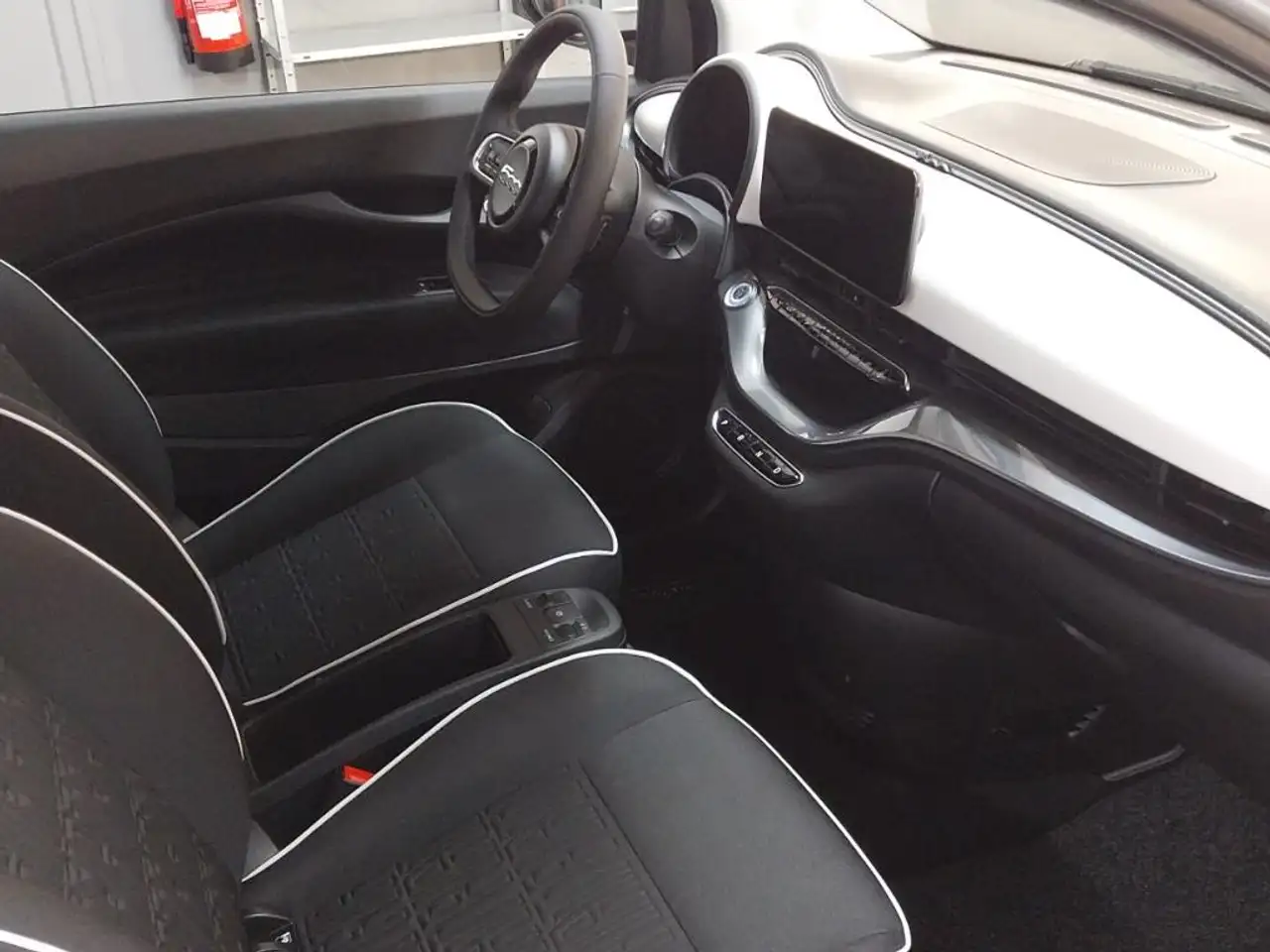 Fiat 500e Coupe — معرض صور السيارة 25