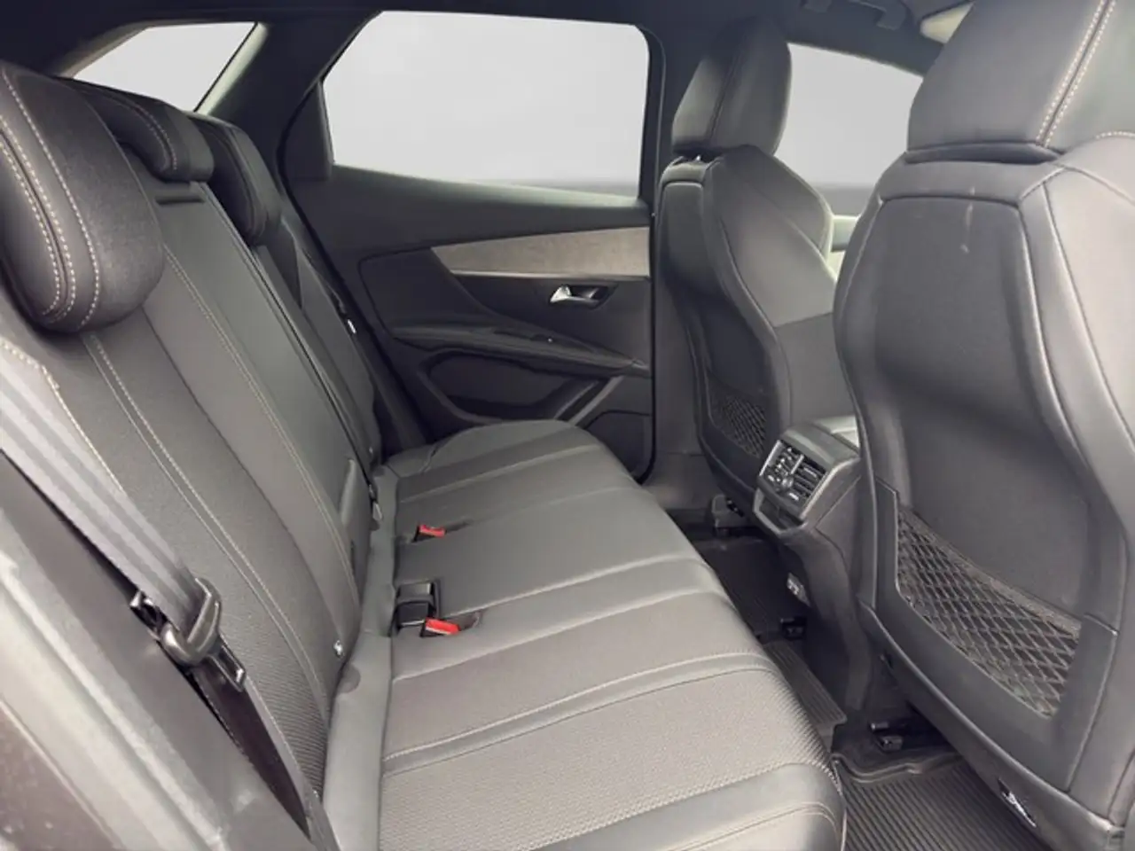 Peugeot 3008 GT HYBRID Navi+Cam+PDC+LED+Sitzhzg+ — Galerie du véhicule 15