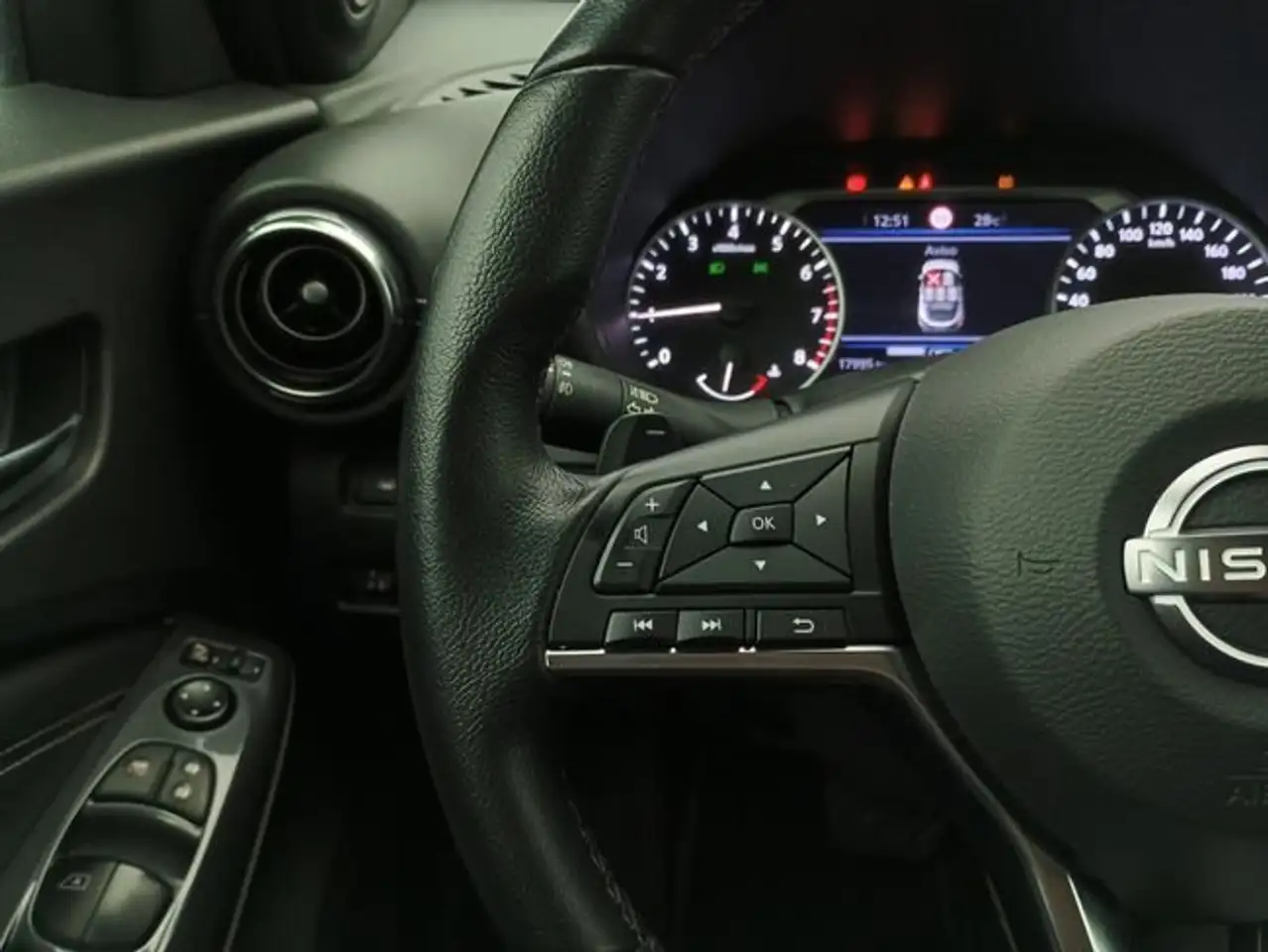 Nissan Juke 1.0 DIG-T N-Connecta 4x2 DCT 7 84kW — Galerie du véhicule 17