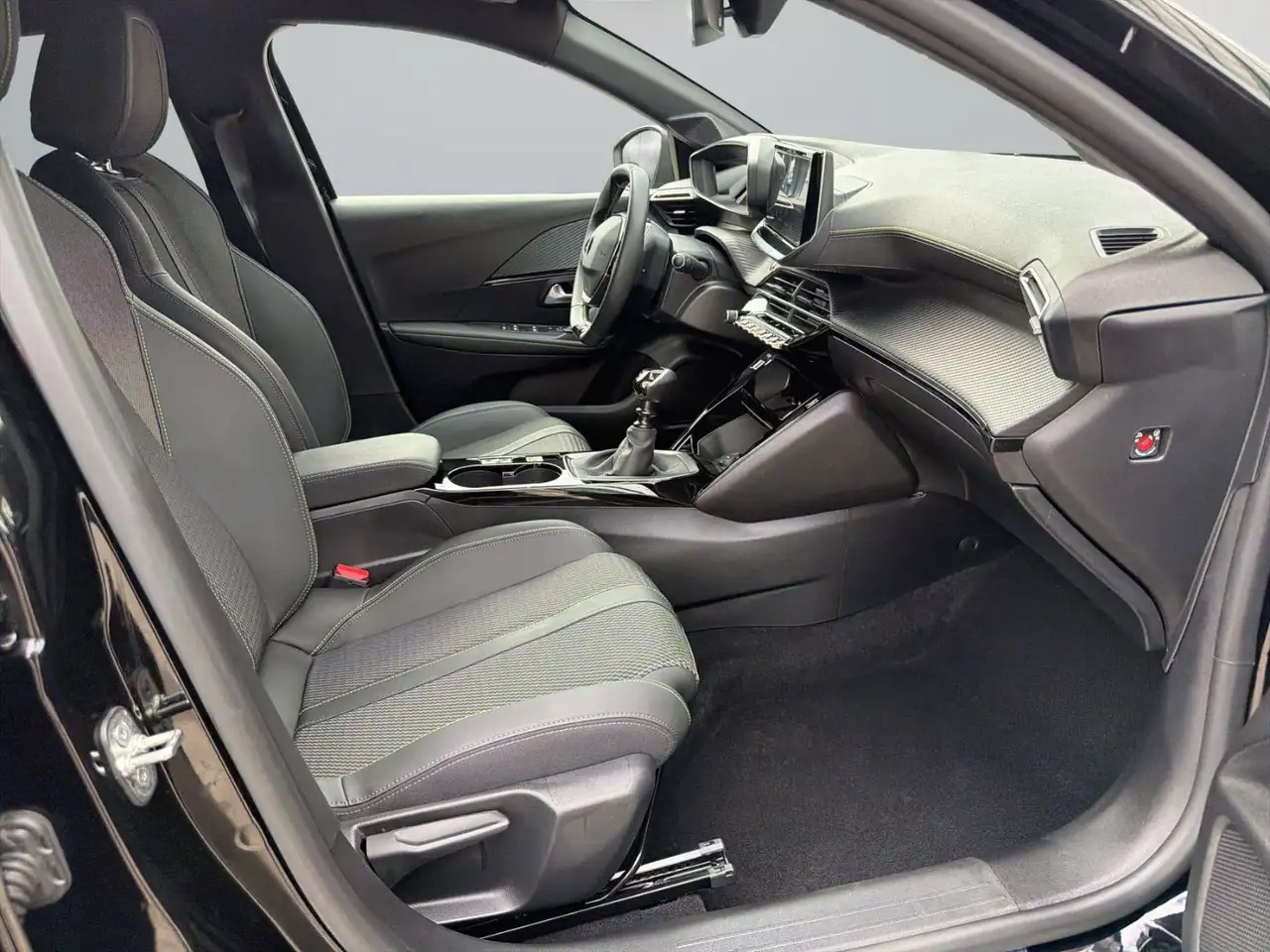 Peugeot 208 1.2 PureTech 100 GT LED+Navi+360 Kam.+KlimaA — معرض صور السيارة 9