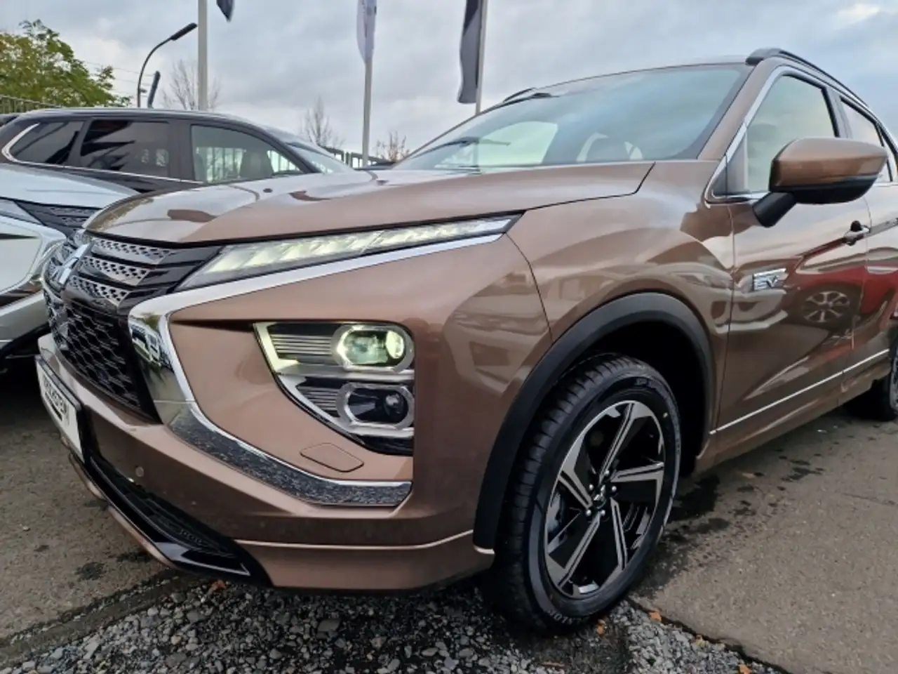 Mitsubishi Eclipse Cross Plug-In Hybrid Select AHK ACC LED Navi — Galería del vehículo 5