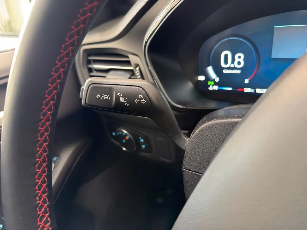 Ford Focus Turnier ST-Line X Automatik|Pano|AHK|Kam. — Galería del vehículo 25