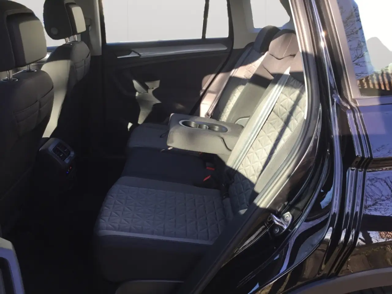 Volkswagen Tiguan 1.5TSI DSG Life LED AHK Carplay SHZ ACC PDC — Galerie du véhicule 13