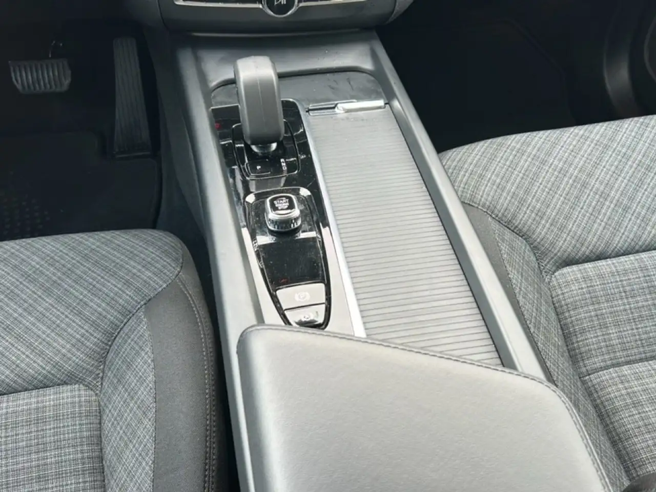 Volvo XC60 B4 Core FWD Aut. — Galerie du véhicule 16