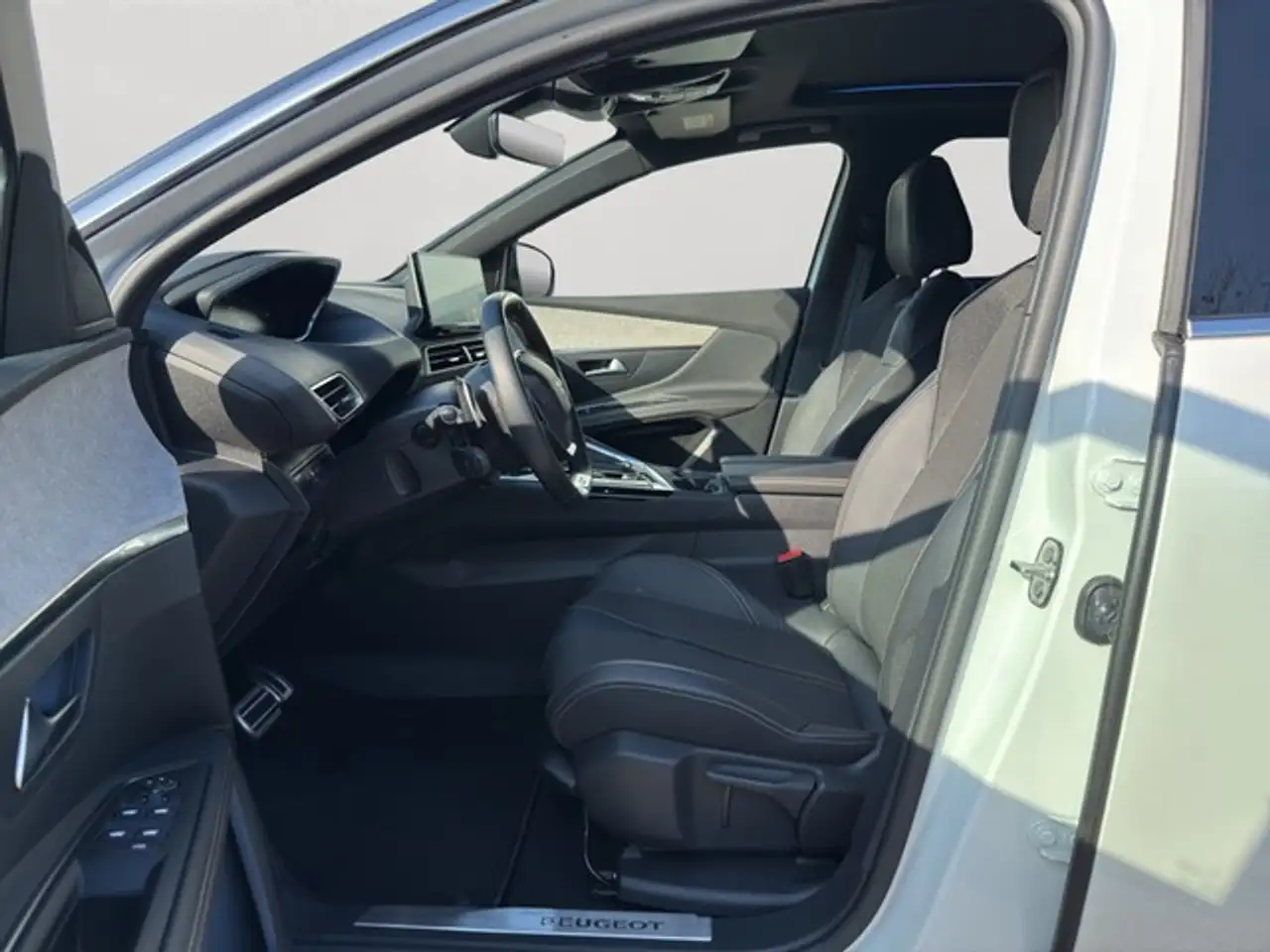 Peugeot 3008 GT EAT8 SCHIEBEDACH NAVI SHZ PDC 360°KAMERA FUL... — Galería del vehículo 8