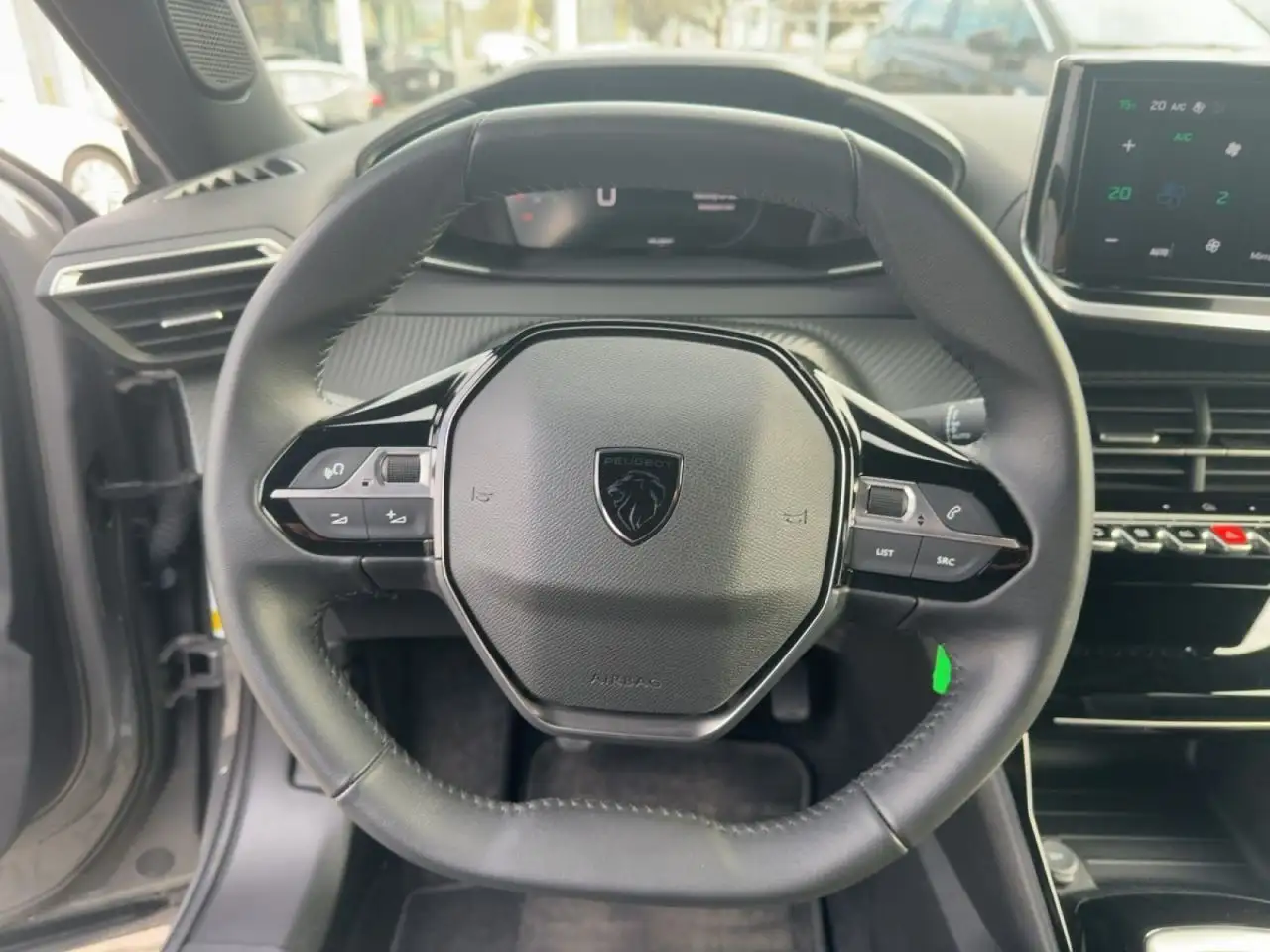 Peugeot 2008 Allure PureTech 100 — Vehicle gallery 12
