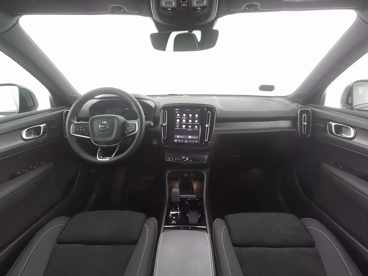 Volvo XC40 B4 Ultra Black Edition 360°GSHD*20"ACC — Galerie du véhicule 3