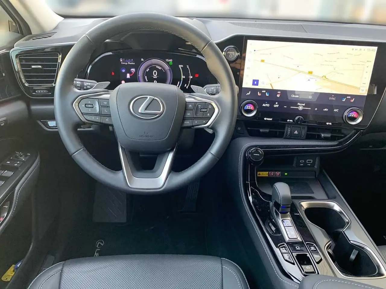 Lexus NX 450h+ E-FOUR Business KAMERA — Galería del vehículo 9