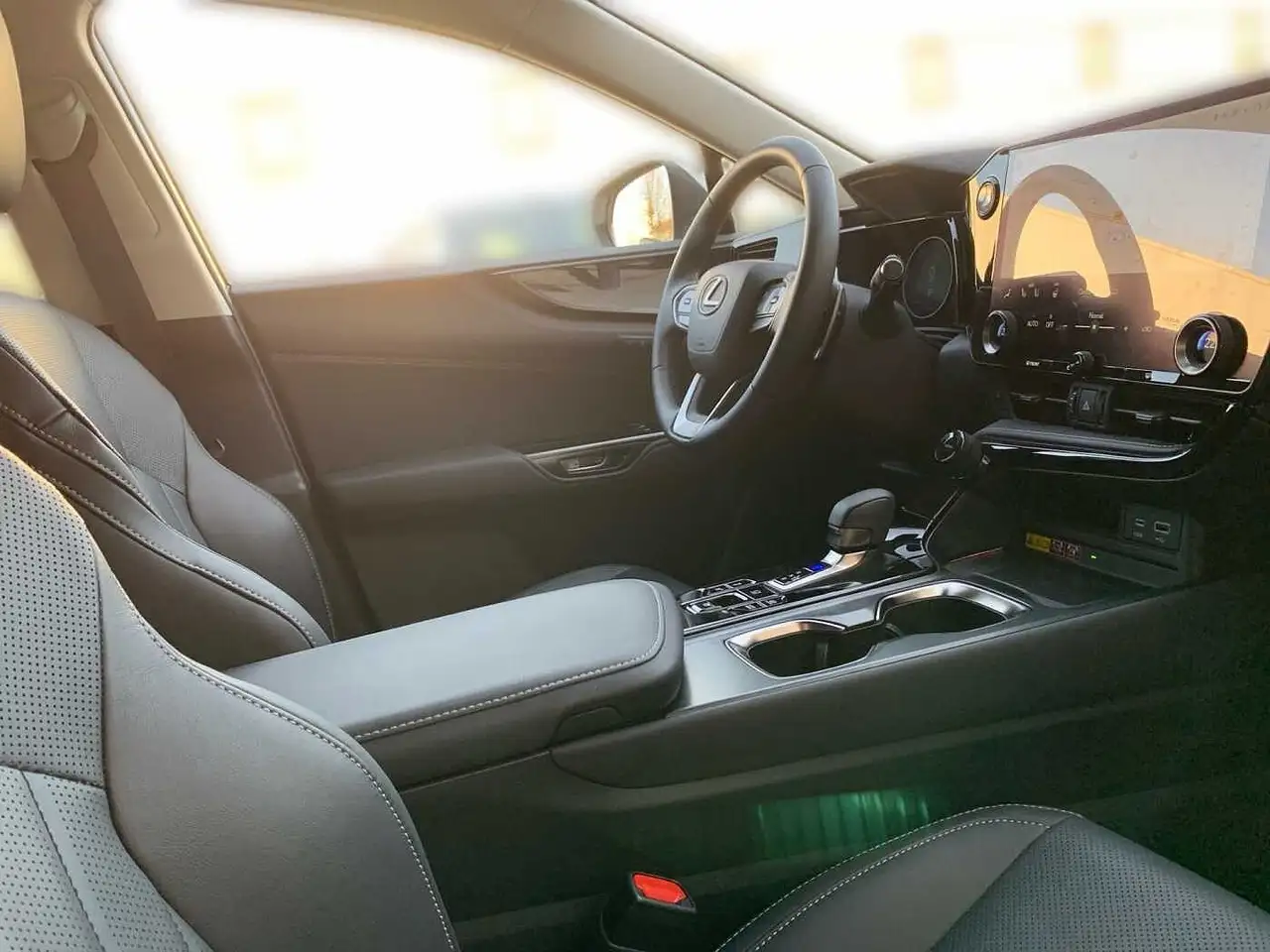 Lexus NX 450h+ E-FOUR Business KAMERA — Galería del vehículo 6