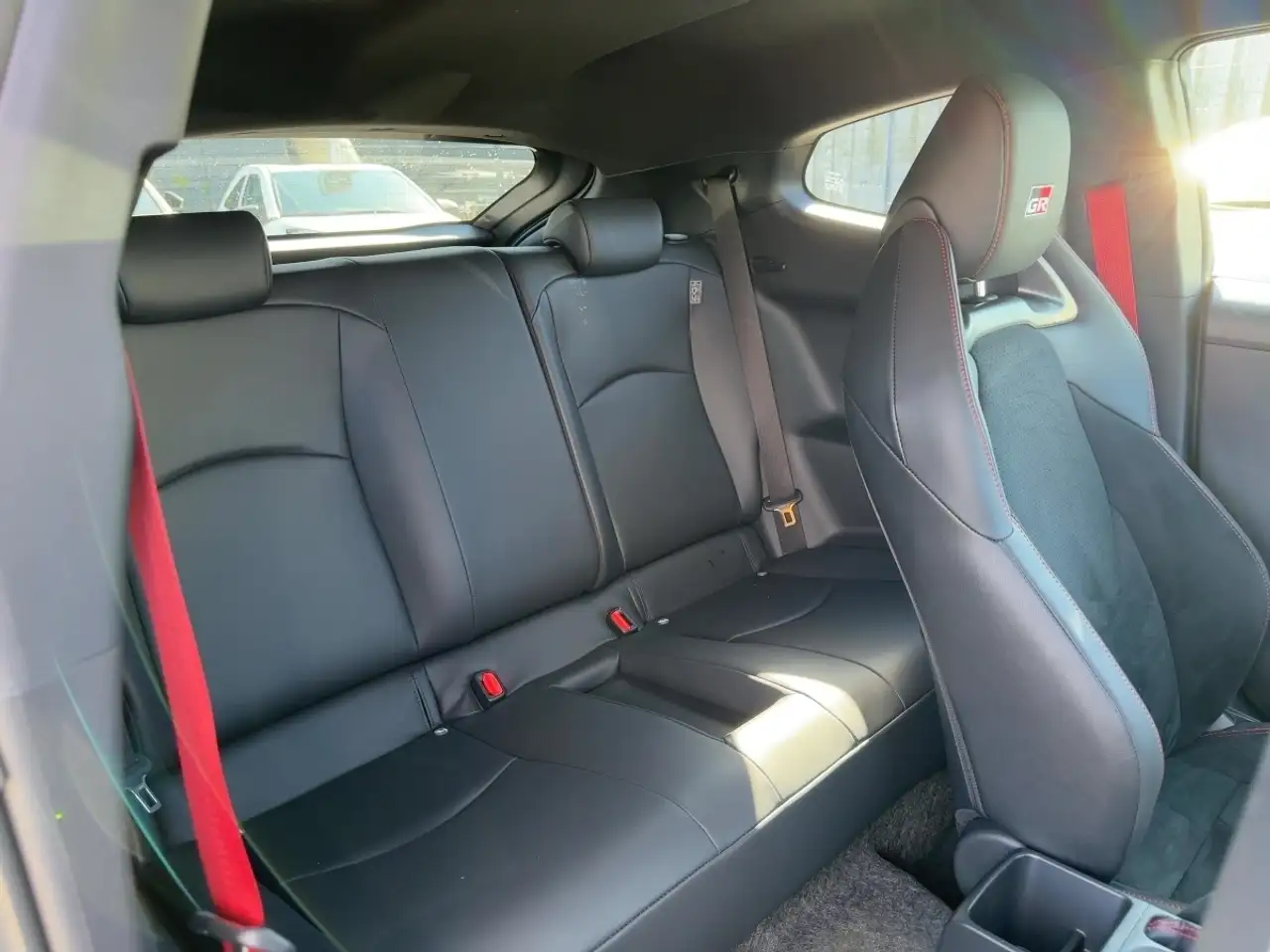 Toyota Yaris Turbo High Performance 4x4*SHZ*KAMERA* — Vehicle gallery 12