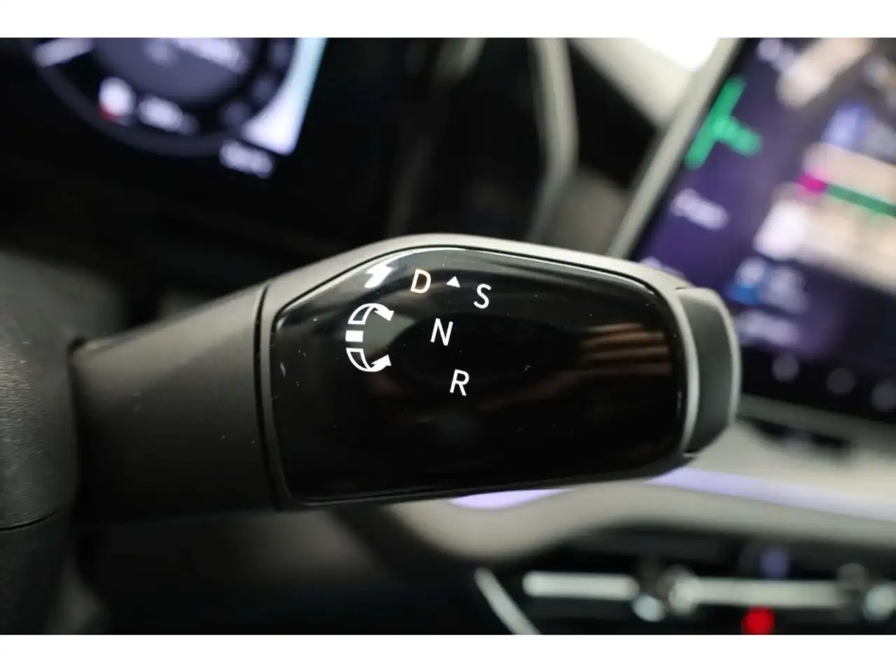 Skoda Kodiaq 1.5 TSI Selection DSG AHK/Matrix/NAV/ACC — Galería del vehículo 13