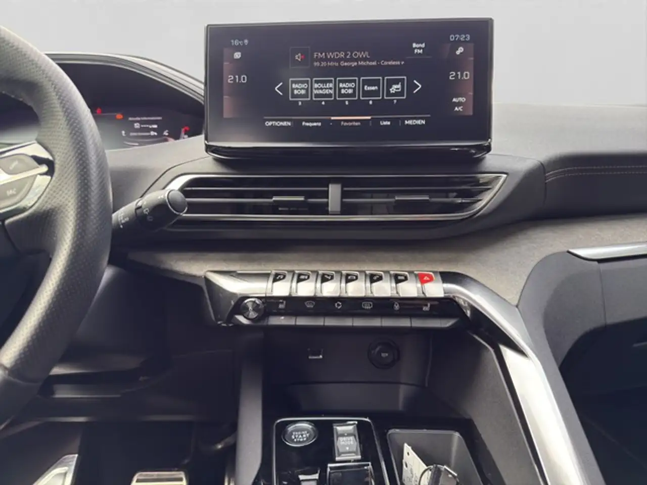 Peugeot 3008 Hybrid 136 GT PANO NAVI PDC SHZ KAMERA KLIMAAT — معرض صور السيارة 12