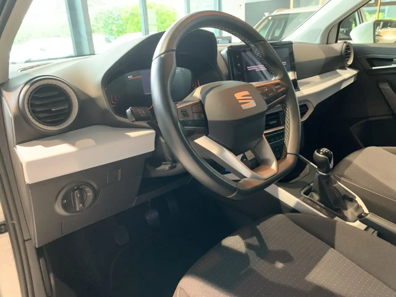 SEAT Arona 1.0 TSI Style Edition KAMERA+NAVI+PDC+SHZ+ — معرض صور السيارة 10