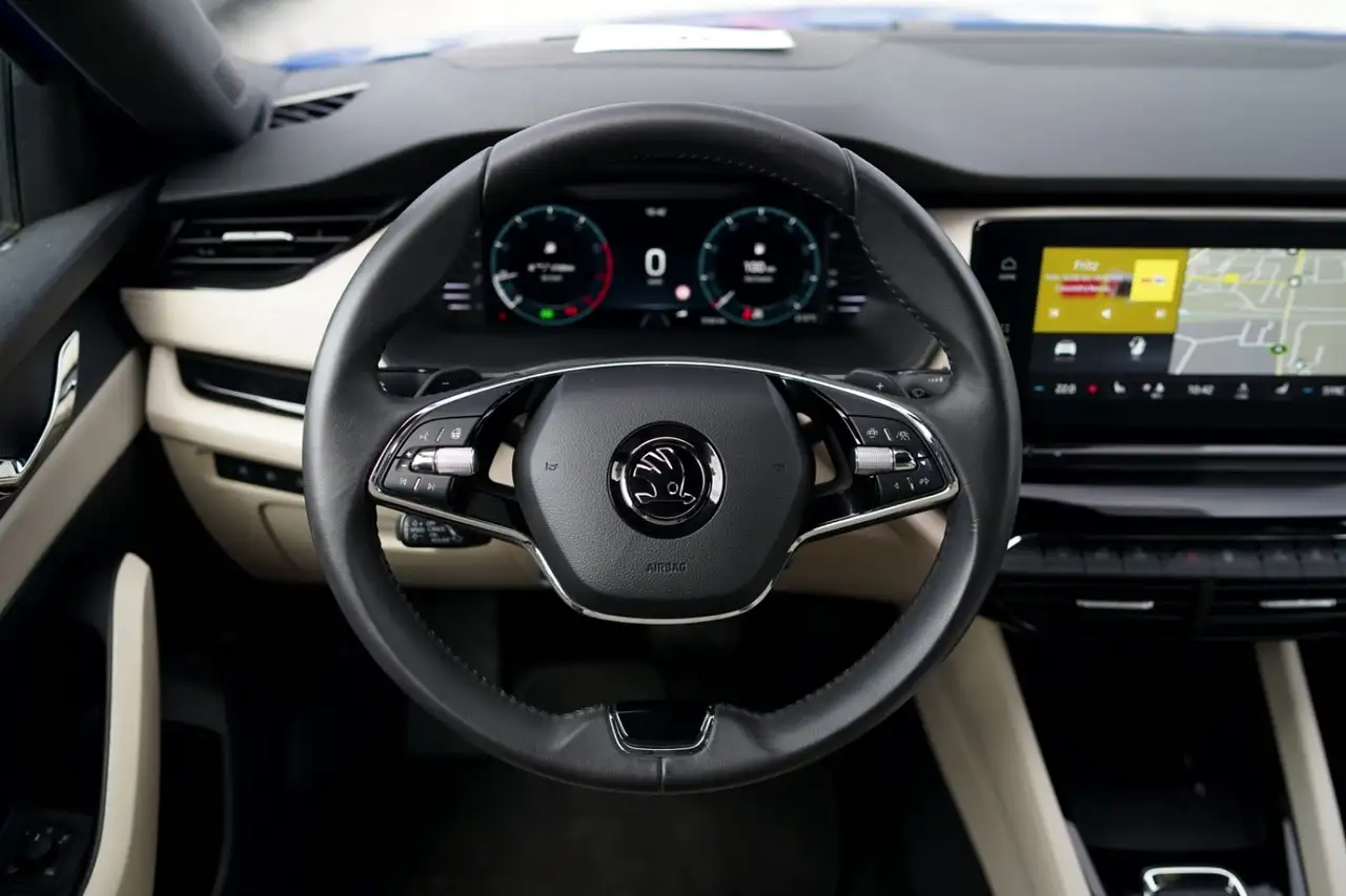 Skoda Octavia Combi Standheizung AHK HUD Keyless ACC — Galería del vehículo 17