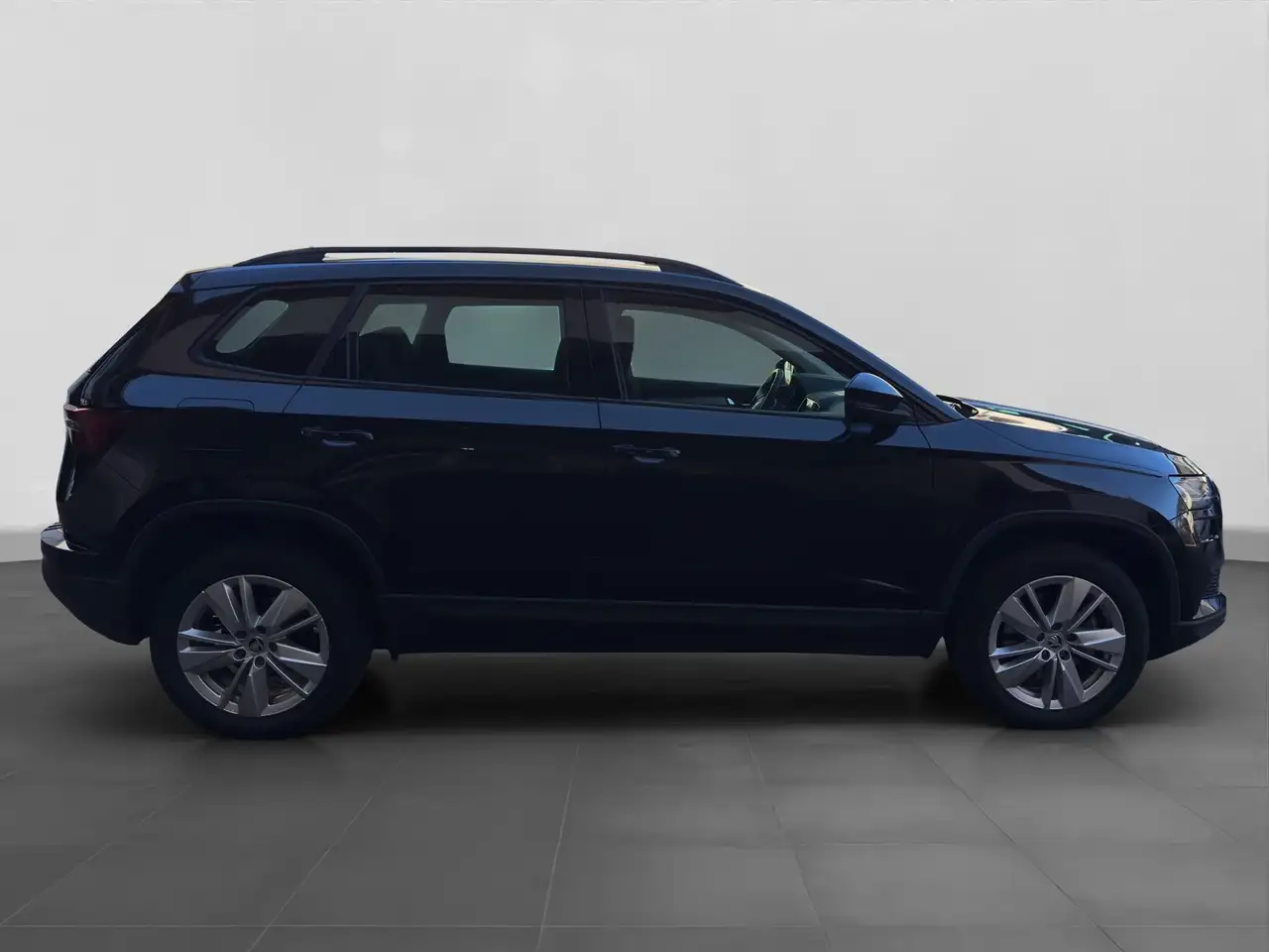 Skoda Karoq Selection 1,5 DSG KESSY, RKF ,elektr. Heckklappe — معرض صور السيارة 6