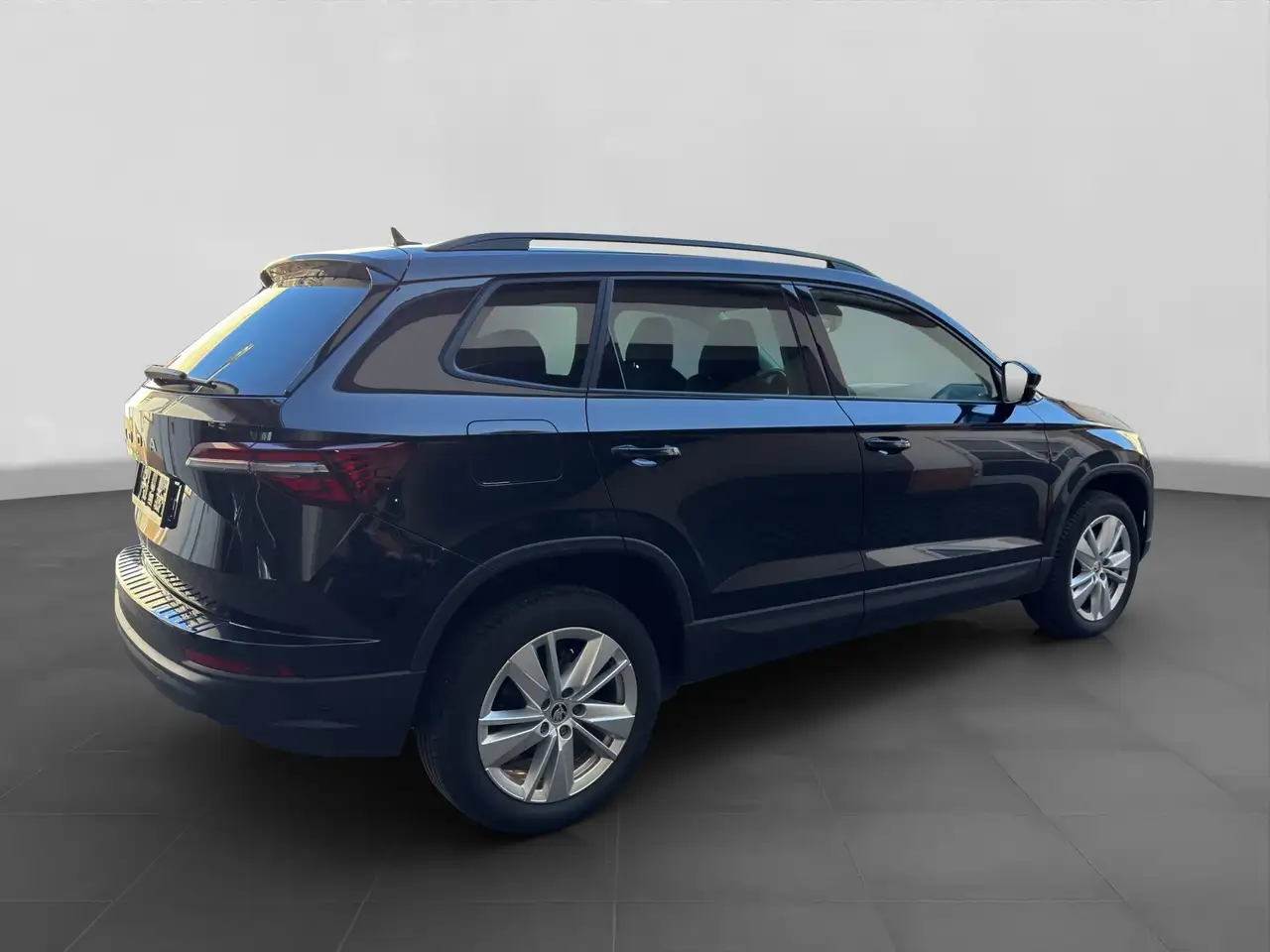 Skoda Karoq Selection 1,5 DSG KESSY, RKF ,elektr. Heckklappe — معرض صور السيارة 5