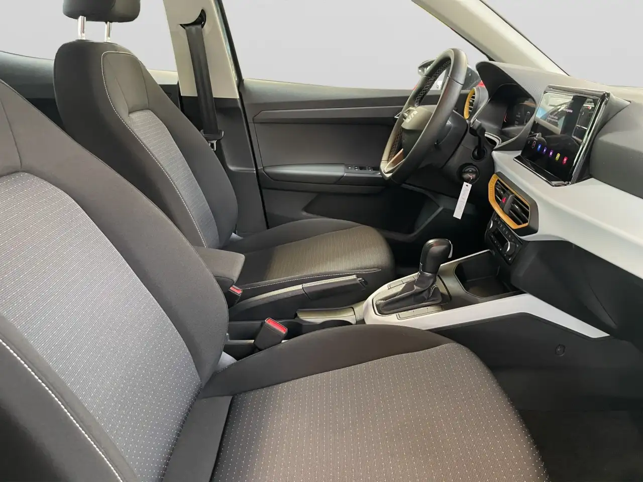 SEAT Arona Style Edit. 1.0 TSI Aut. Navi, Klima, SHZ Klima — Galería del vehículo 17
