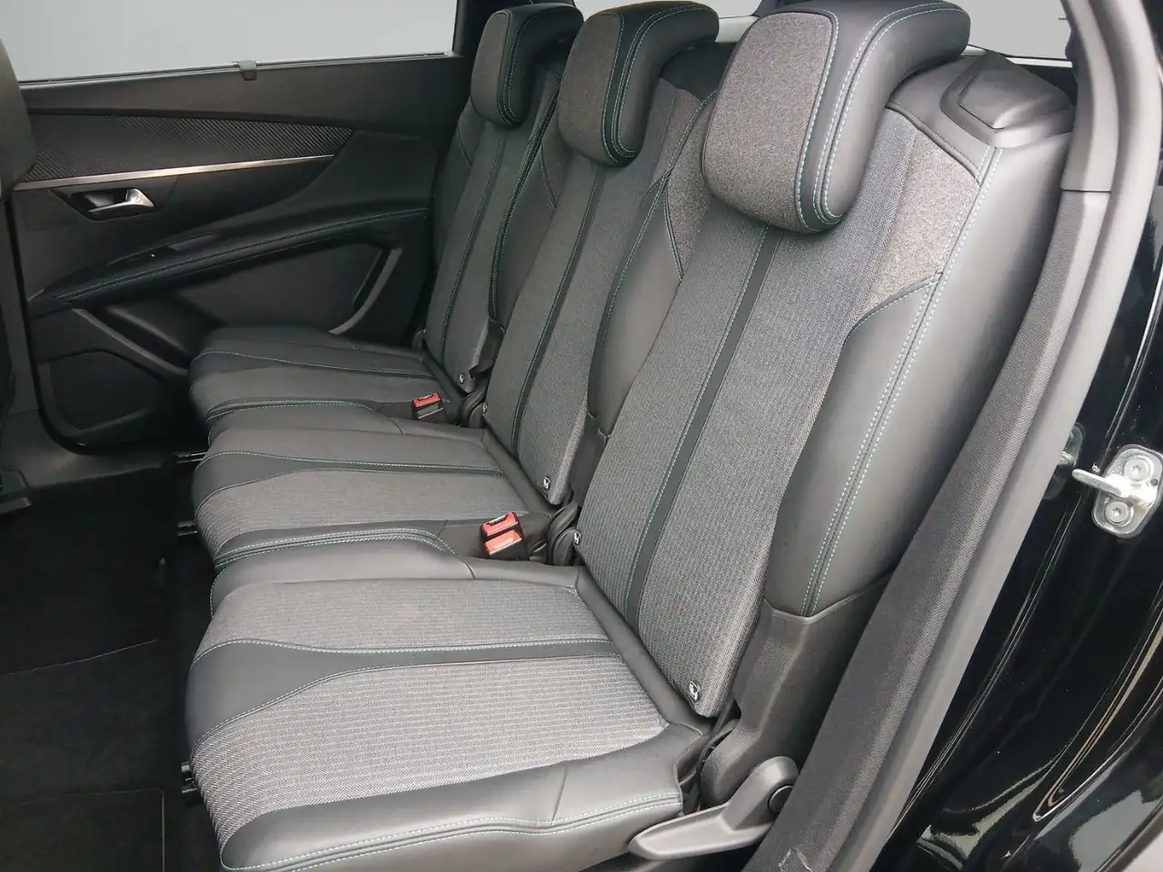 Peugeot 5008 1.2 PureTech 130 ALLURE PACK LED+Navi+SHZ — معرض صور السيارة 10