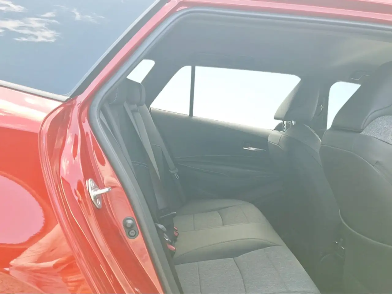 Toyota Corolla 1,8 l Hybrid TS, Team D Temp Klima LED ACC PDCv+h — معرض صور السيارة 10