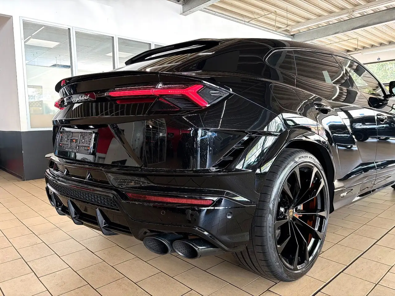 Lamborghini Urus URUS S 4.0 V8 *VOLL+BLACK-ORANGE+GARANTIE-11/26 — معرض صور السيارة 10