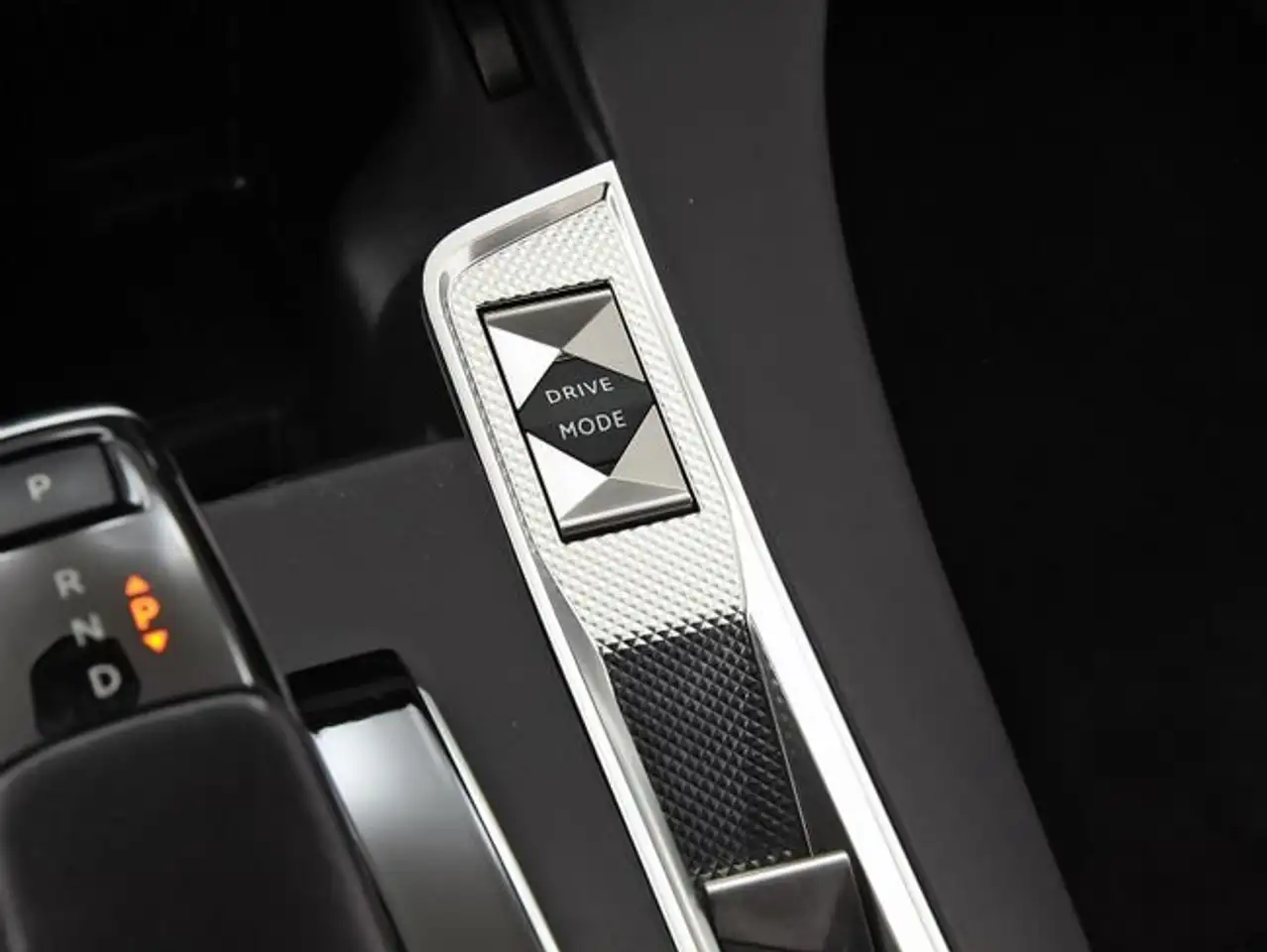 DS Automobiles DS 7 Crossback 1.5BlueHDi Rivoli Aut. — Vehicle gallery 36