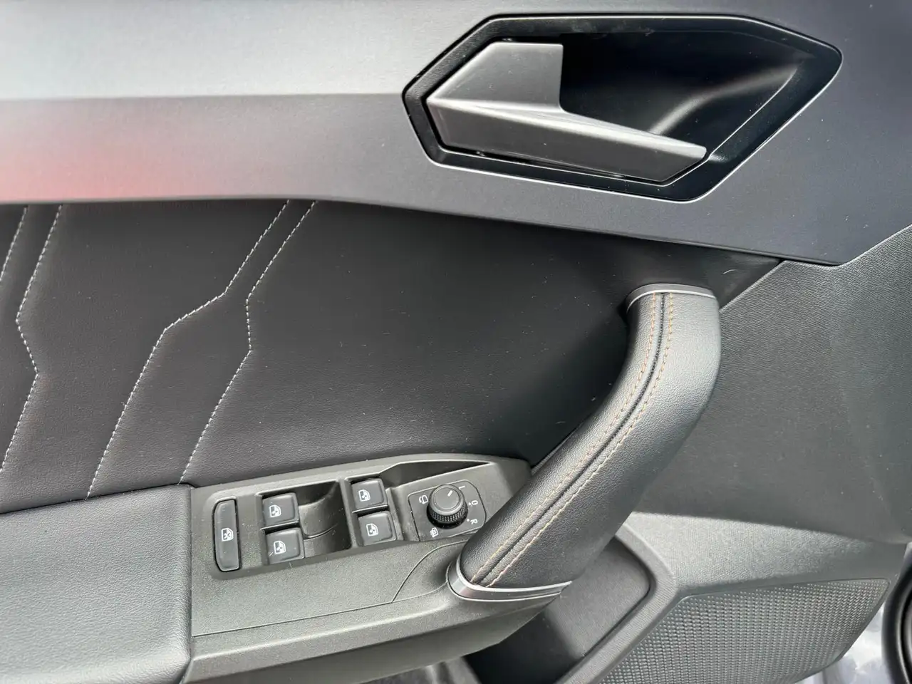 CUPRA Leon SP 2.0 TSI *DSG*VZ*PDC*TEMPOMAT*DAB*NAVI*VO — Galerie du véhicule 21