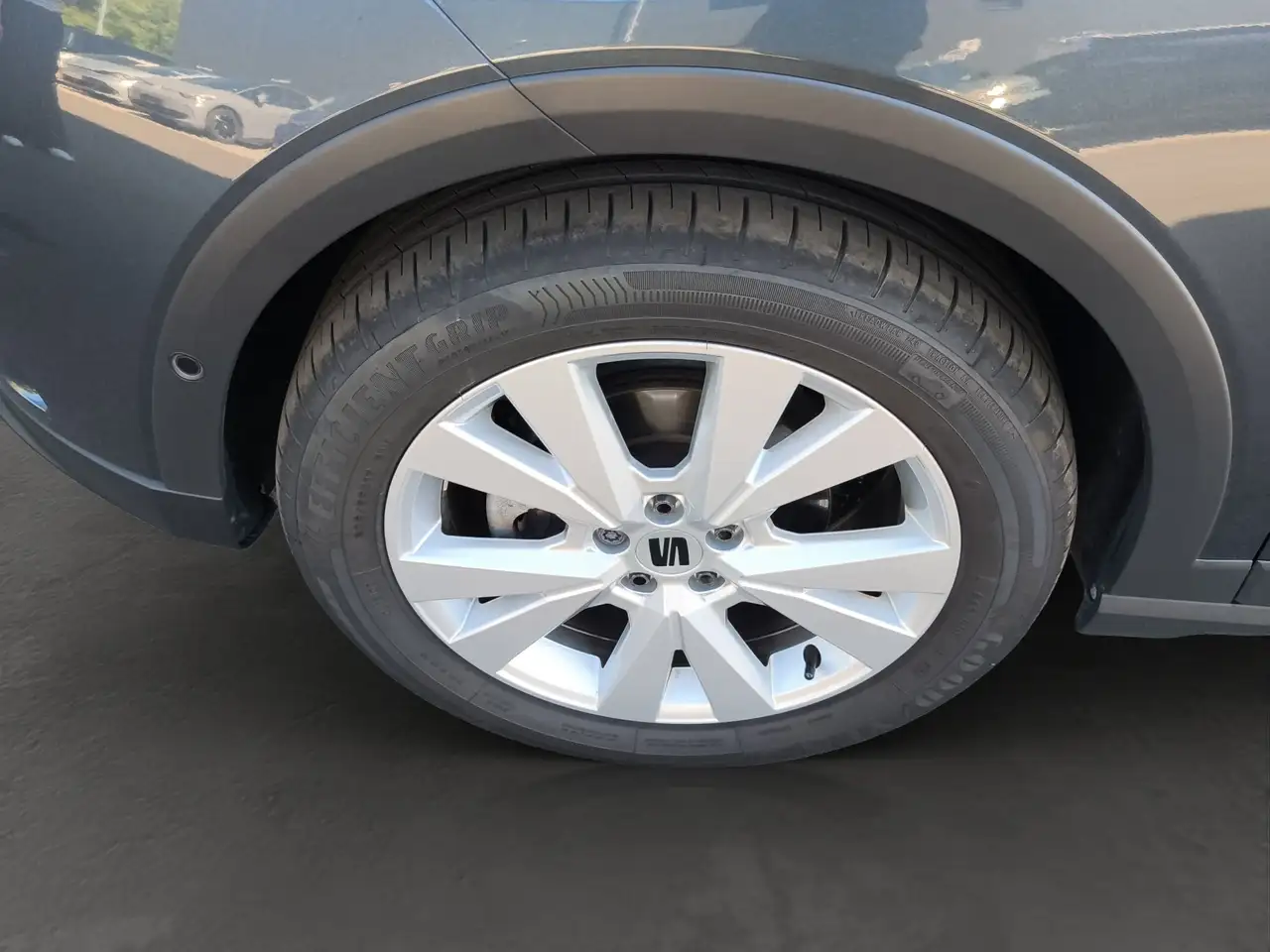SEAT Arona 1.0 TSI Xperience AHK+LED+KAMERA+PARKLENK+LED+SHZ — معرض صور السيارة 10
