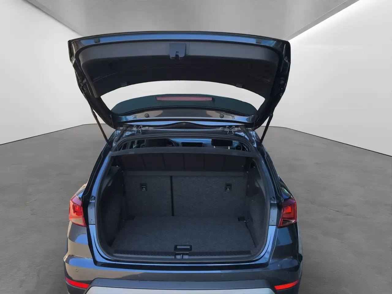 SEAT Arona 1.0 TSI Xperience AHK+LED+KAMERA+PARKLENK+LED+SHZ — معرض صور السيارة 8