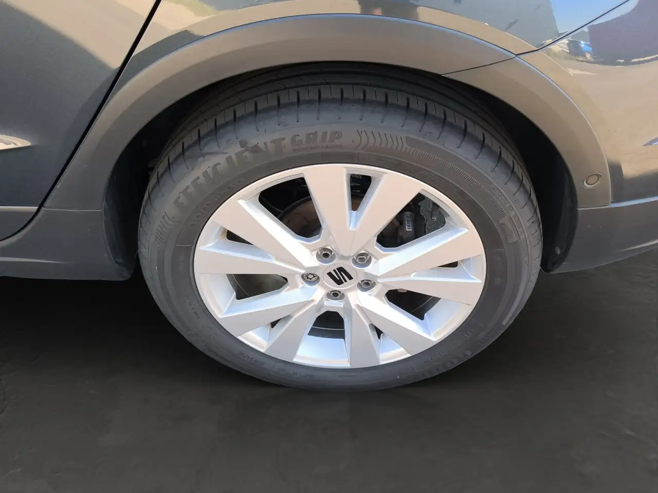 SEAT Arona 1.0 TSI Xperience AHK+LED+KAMERA+PARKLENK+LED+SHZ — معرض صور السيارة 9