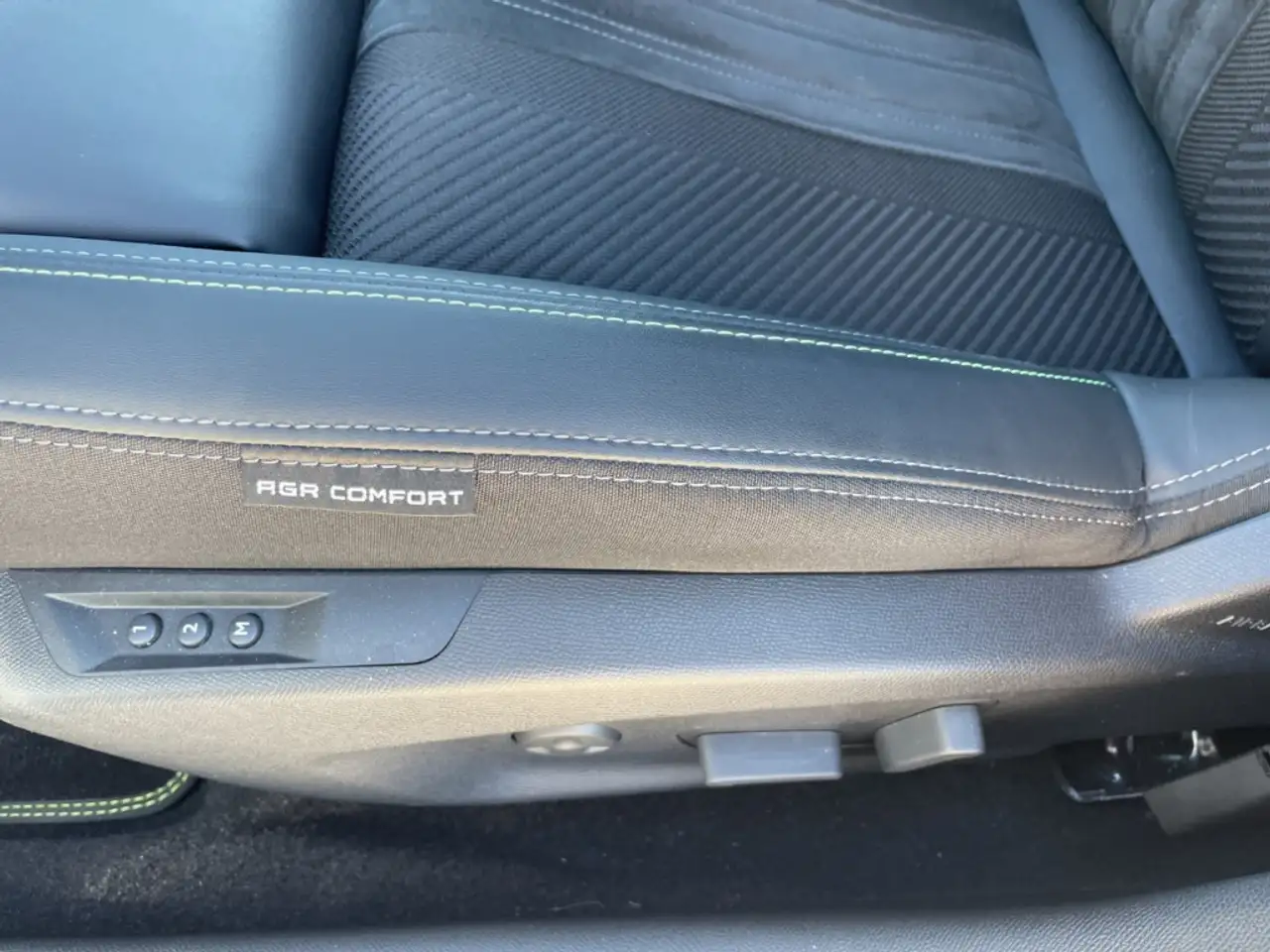 Peugeot 308 SW GT PT 130 EAT8 Navi Digitales Cockpit Memory Si — Vehicle gallery 21