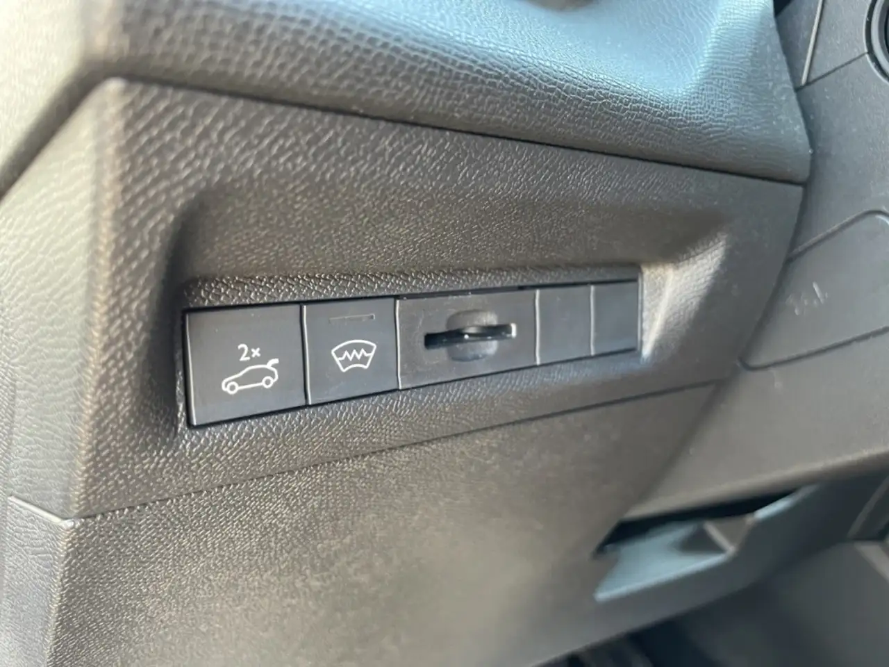 Peugeot 308 SW GT PT 130 EAT8 Navi Digitales Cockpit Memory Si — Vehicle gallery 20