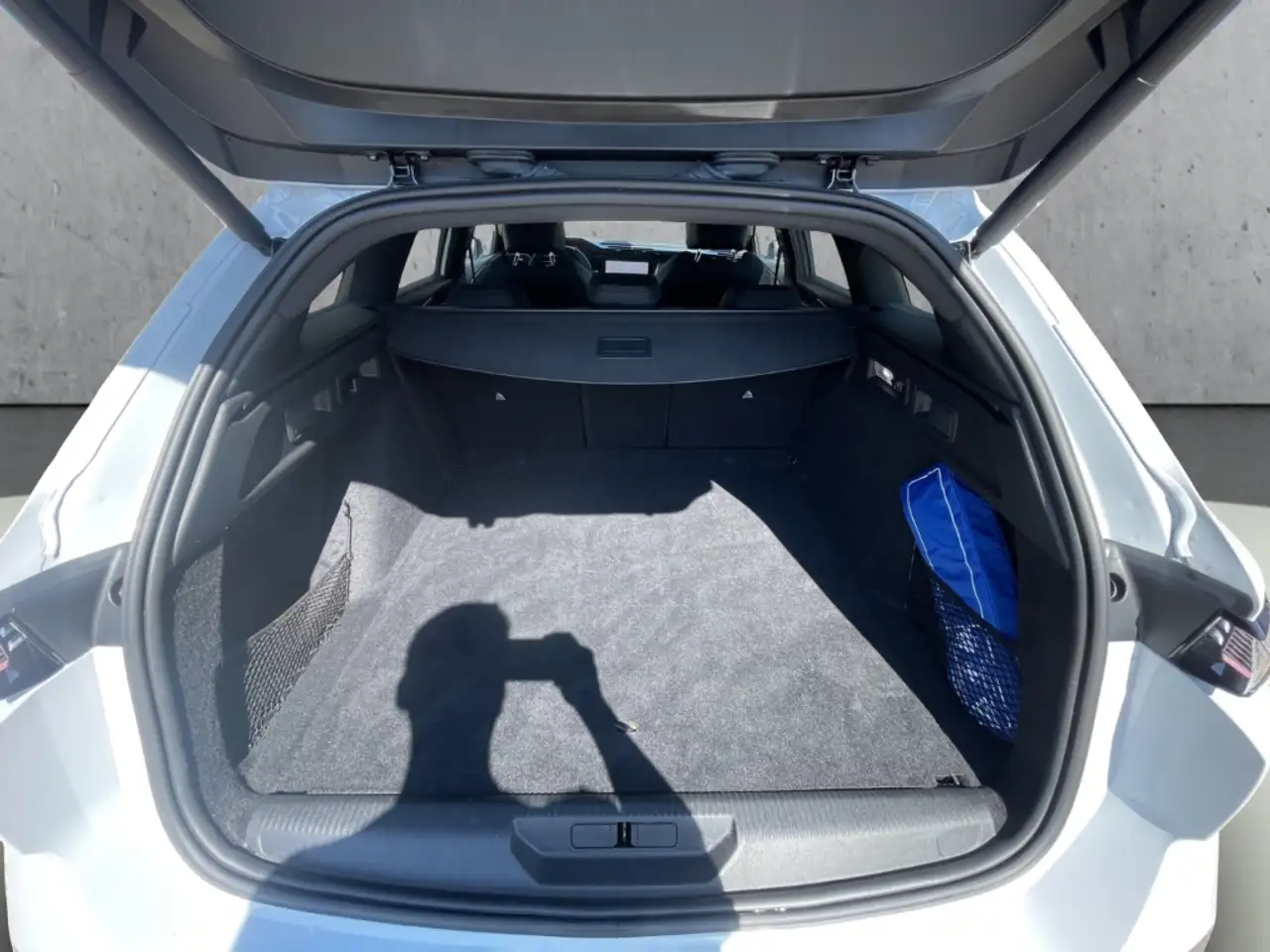 Peugeot 308 SW GT PT 130 EAT8 Navi Digitales Cockpit Memory Si — Vehicle gallery 7