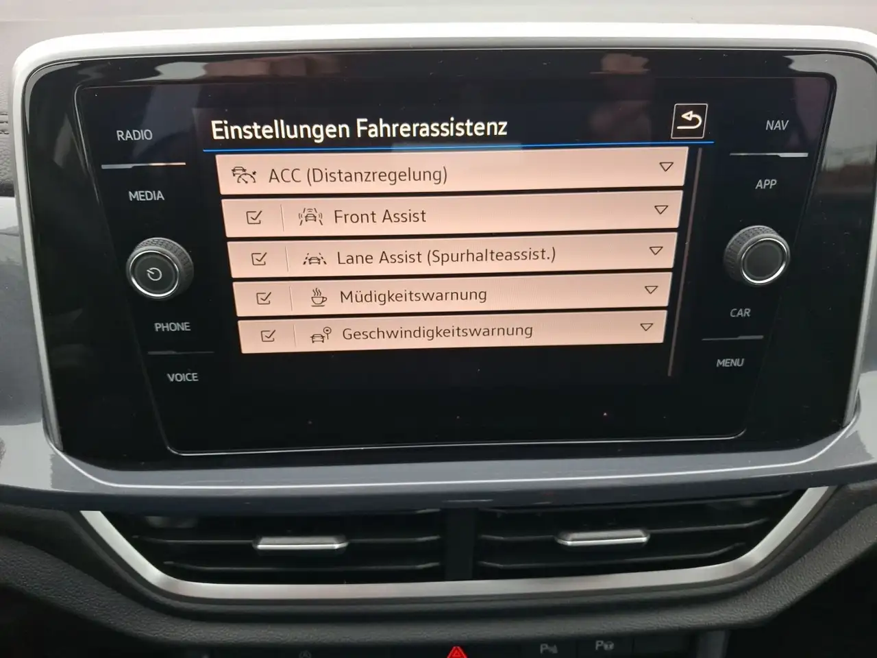 Volkswagen T-Roc 1,5 TSI Style Navi LED+ Kamera — معرض صور السيارة 18