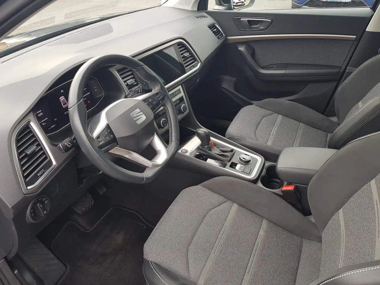 SEAT Ateca TSI DSG X-PER. Navi Sitzheiz Kam PDC — معرض صور السيارة 15