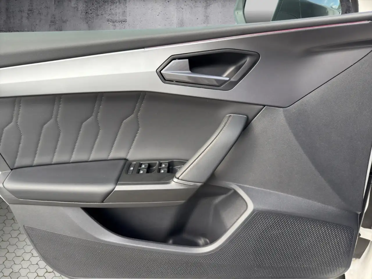 CUPRA Leon Sportstourer 2.0 TSI DSG VZ 5-J-GARANTIE AHK LED D — Galería del vehículo 14