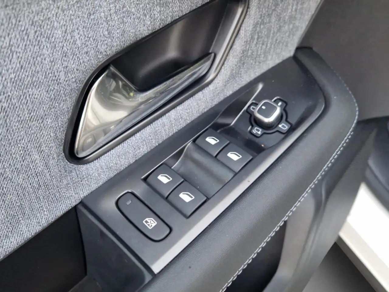 Opel Grandland 157 kW Edition PDC LED ACC Apple CarPlay Android A — معرض صور السيارة 11