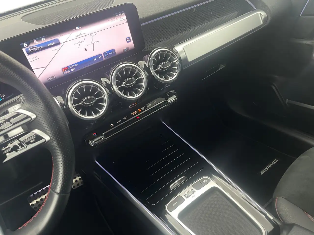 Mercedes-Benz GLB 200 AMG *KEYLESS*LED*KAM*SHZ*TEMP*WIDE* — Galerie du véhicule 20