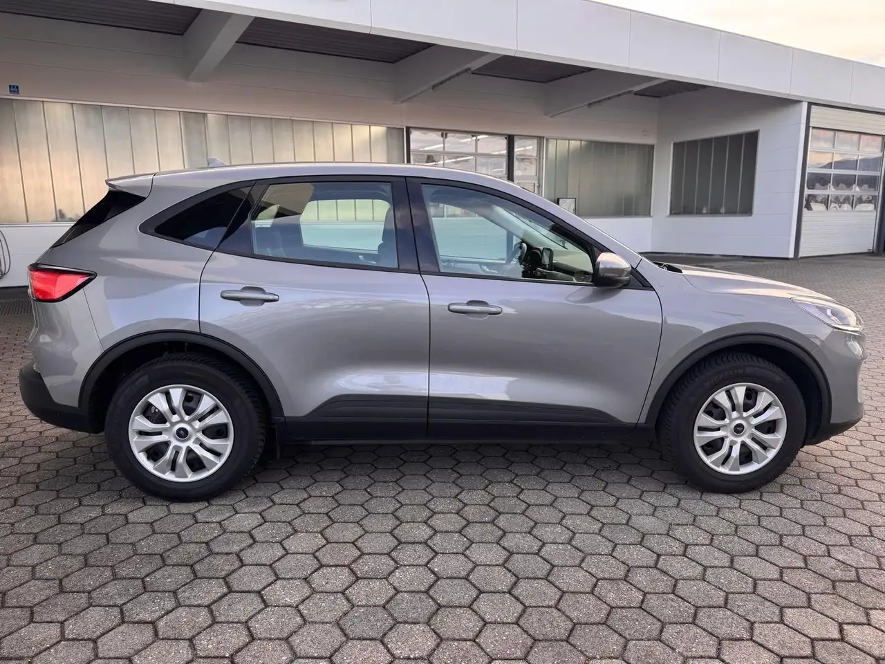 Ford Kuga Cool & Connect DAB PDC KLIMA AHK — Galería del vehículo 7